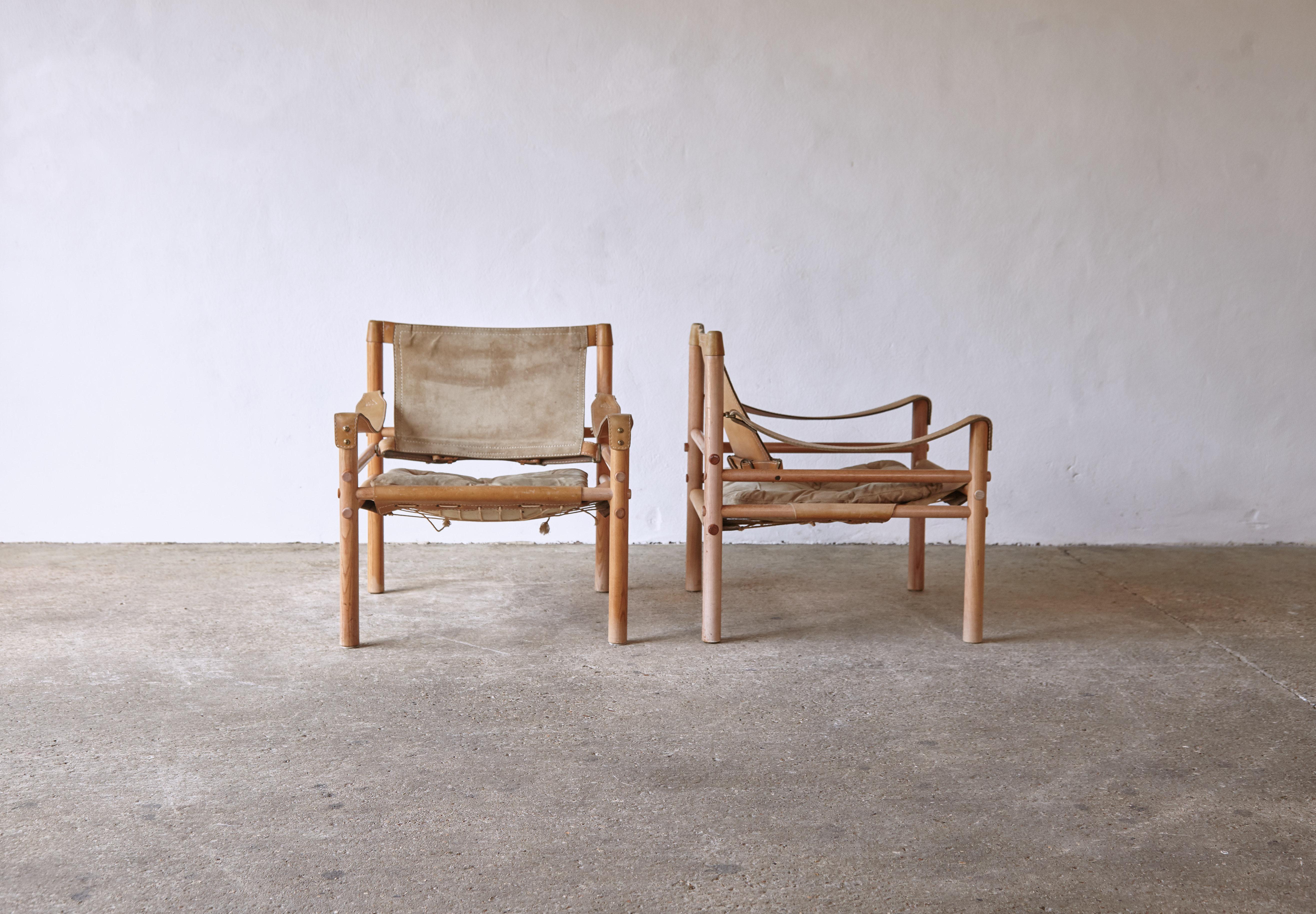 A lovely pair of vintage Arne Norell safari sirocco chairs in very rare suede and leather. Made by Norell Mobler in Sweden. Good original condition but some sun fading to wooden parts and some marks to suede, especially on the back of one cushion.