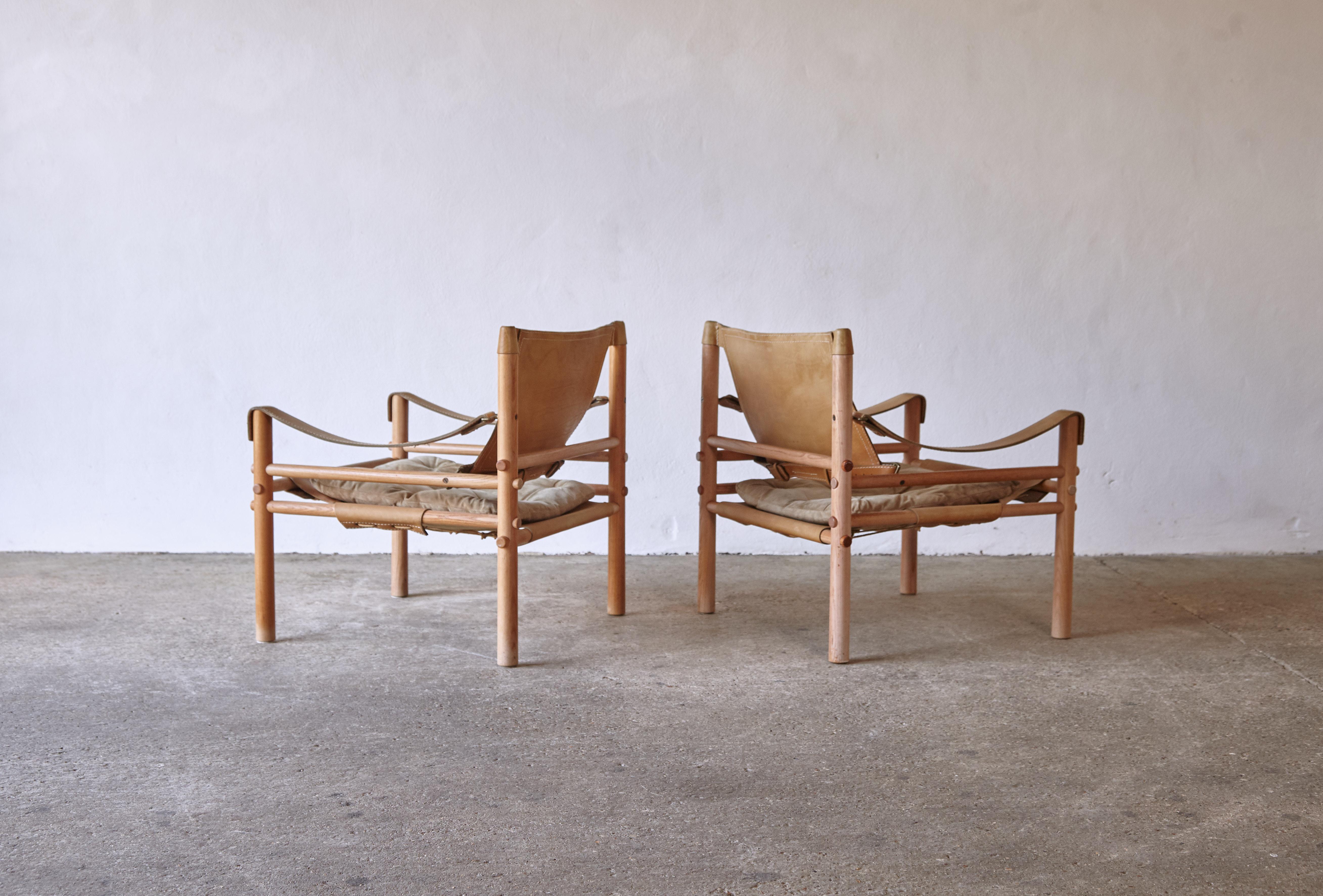 Rare pair of Suede Arne Norell Safari 'Sirocco' Chairs, Sweden, 1970s In Good Condition In London, GB