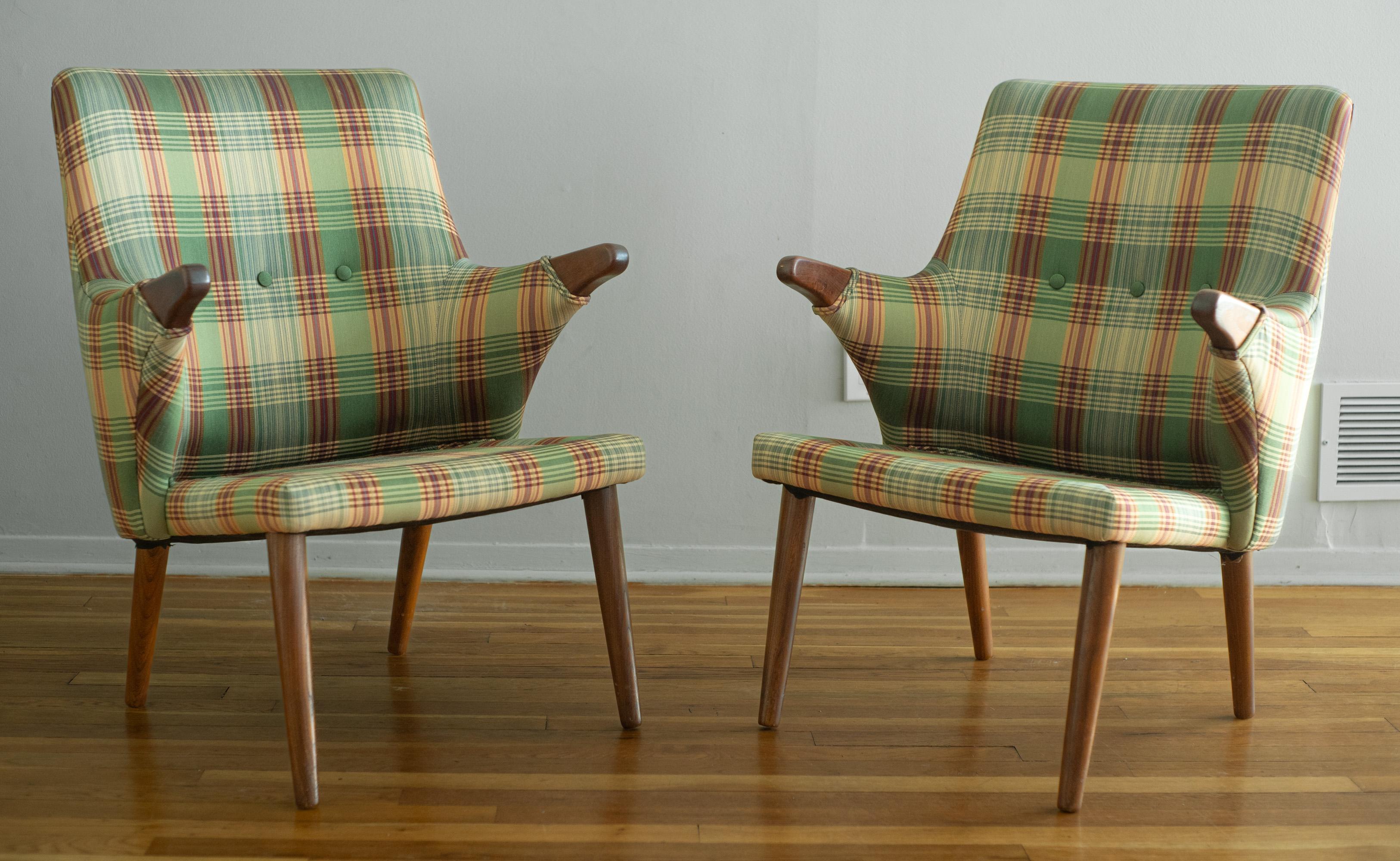 Rare Pair of Svend Skipper Carved Teak & Plaid Armchairs for Skipper Mobler For Sale 3