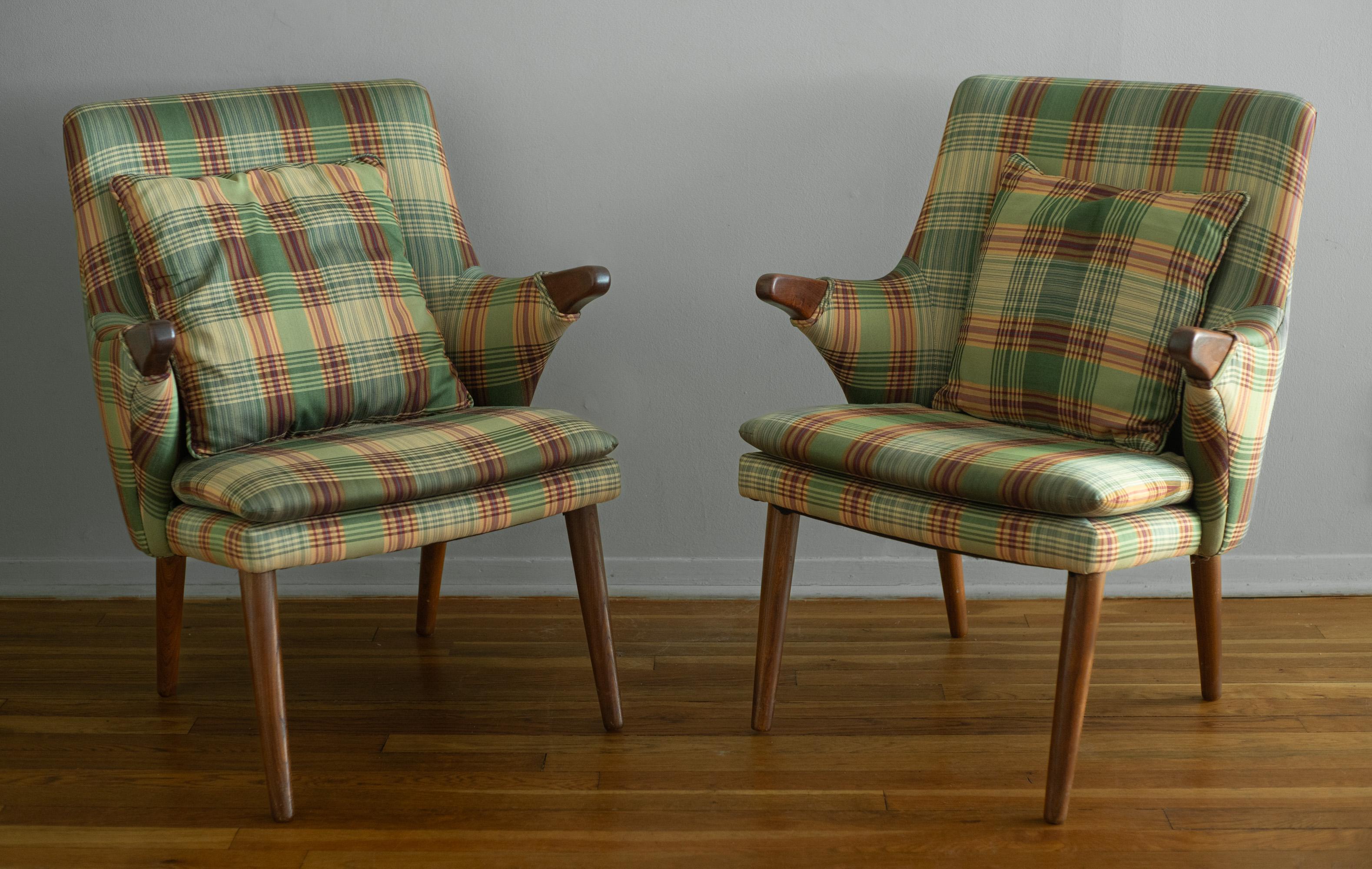 Mid-Century Modern Rare Pair of Svend Skipper Carved Teak & Plaid Armchairs for Skipper Mobler For Sale