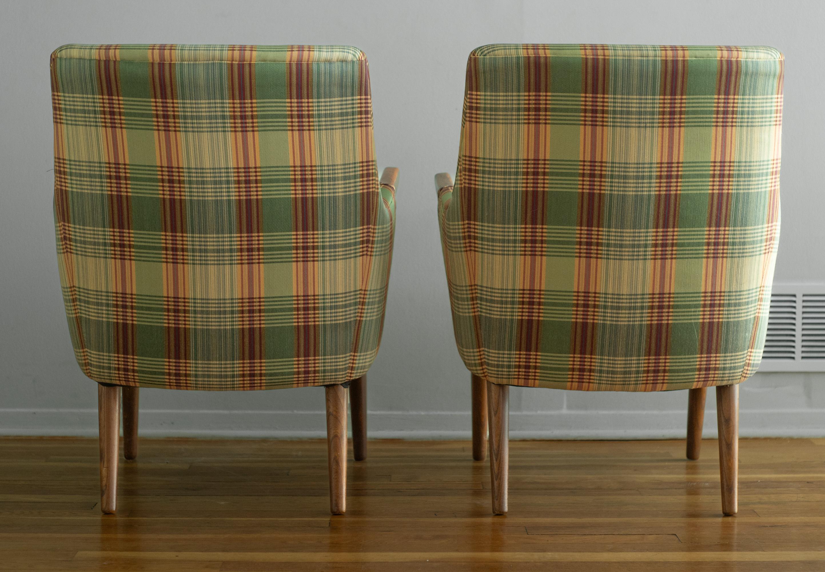 Mid-20th Century Rare Pair of Svend Skipper Carved Teak & Plaid Armchairs for Skipper Mobler For Sale