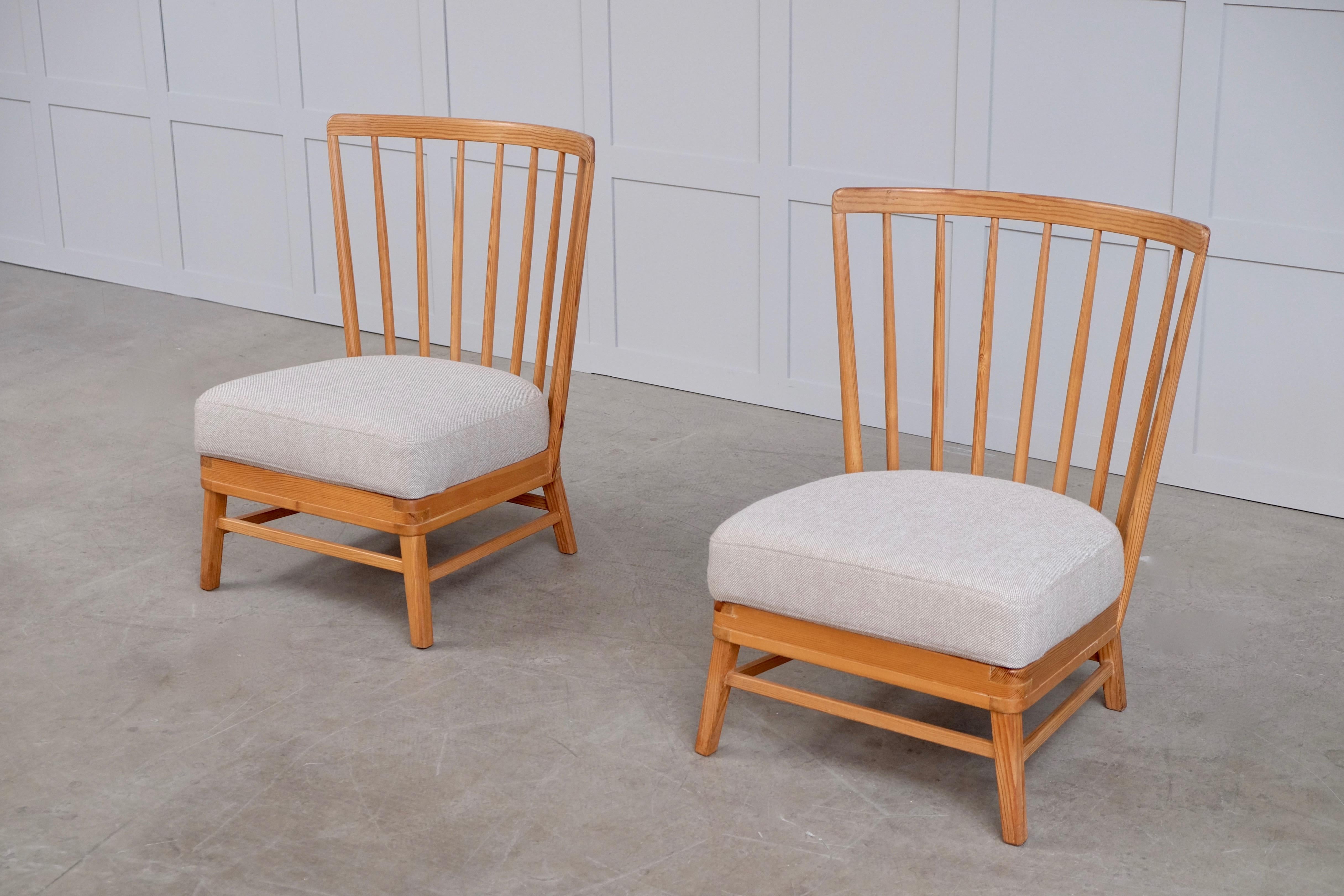 Seltenes Paar schwedischer Sessel ohne Armlehne, 1950er Jahre im Angebot 4