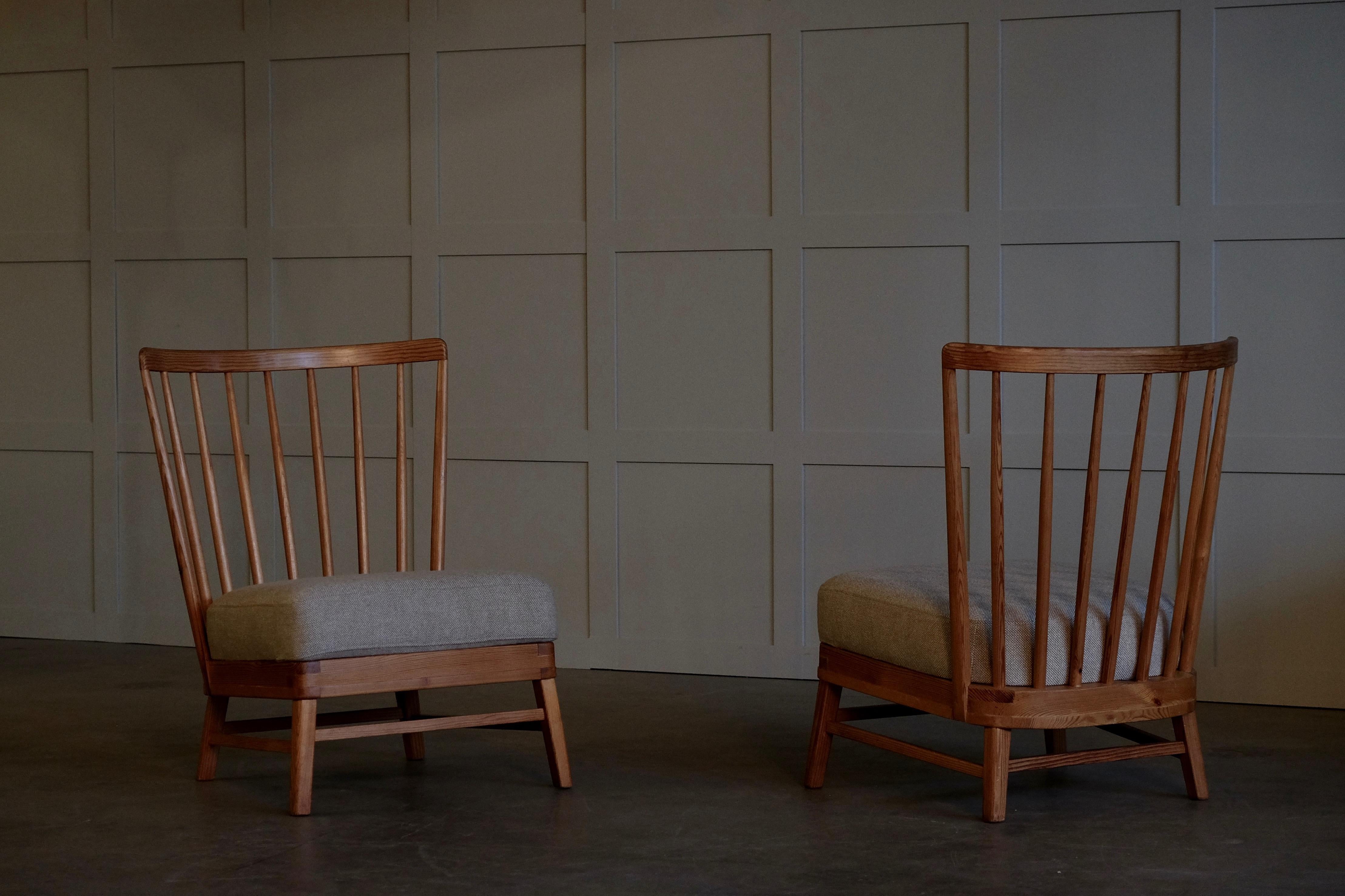 Seltenes Paar schwedischer Sessel ohne Armlehne, 1950er Jahre im Angebot 5