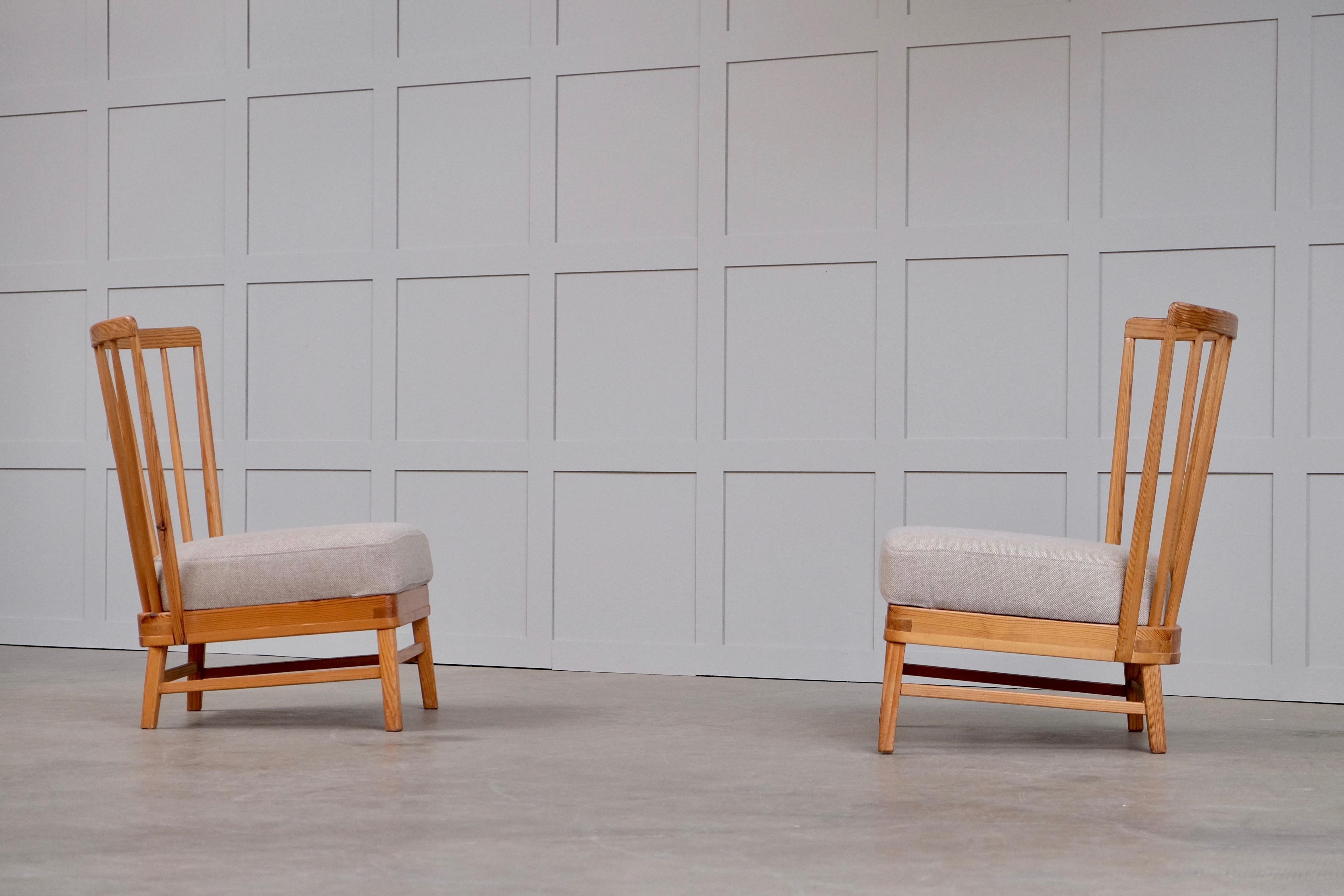Seltenes Paar schwedischer Sessel ohne Armlehne, 1950er Jahre (Skandinavische Moderne) im Angebot