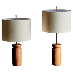 Paire de lampes de bureau rares en cerisier par Arden Riddle