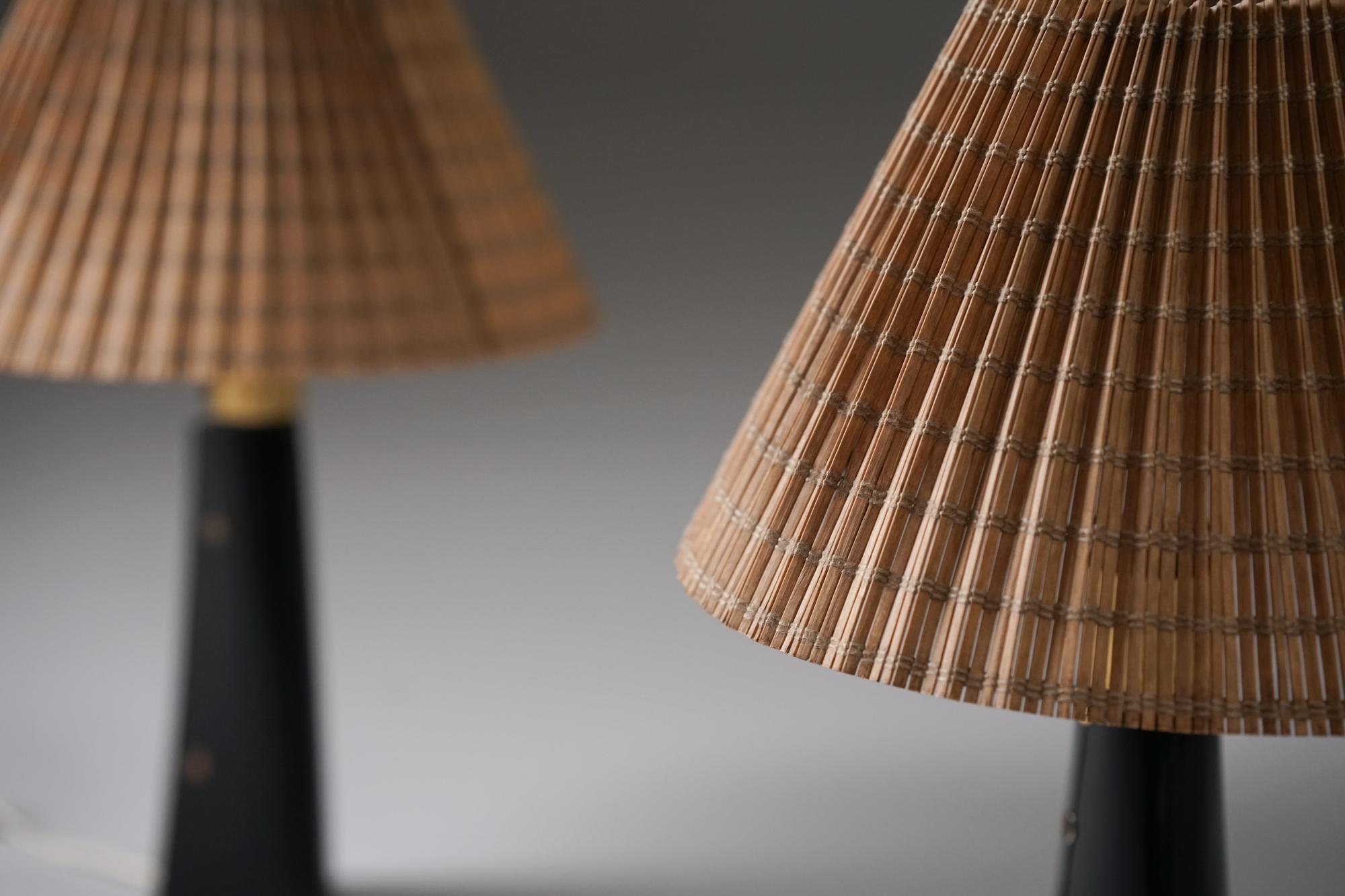 Metà XX secolo Rara coppia di lampade da tavolo, Lisa Johansson-Pape, Sanka Oy, Oy Stockmann AB, anni '60 in vendita