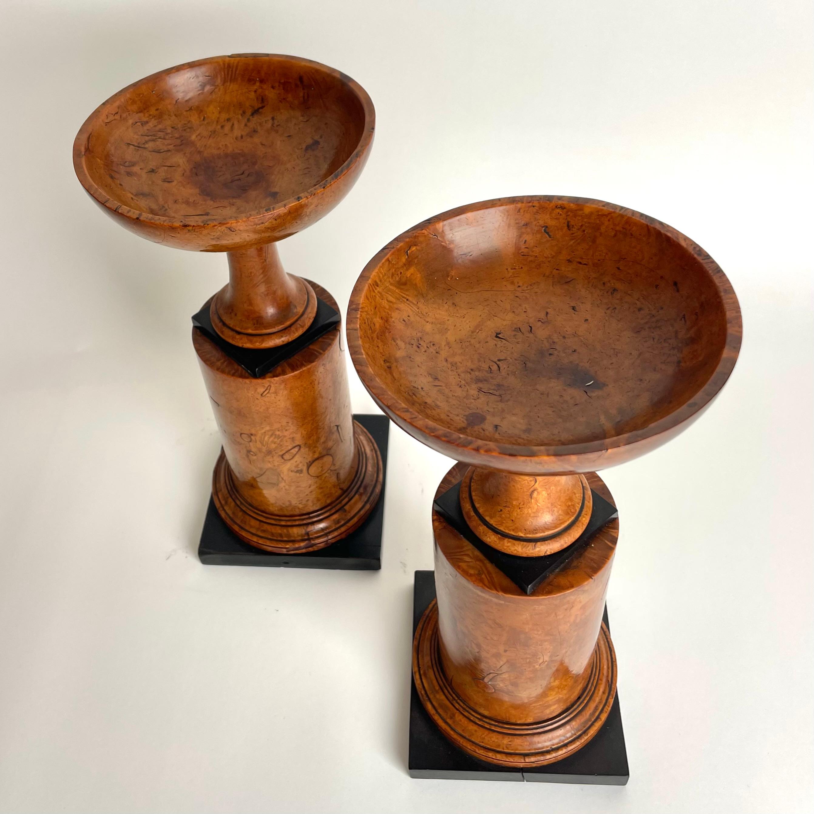 Rare pair of Tazzas in Maple root with blackened details in Empire from 1820s 1