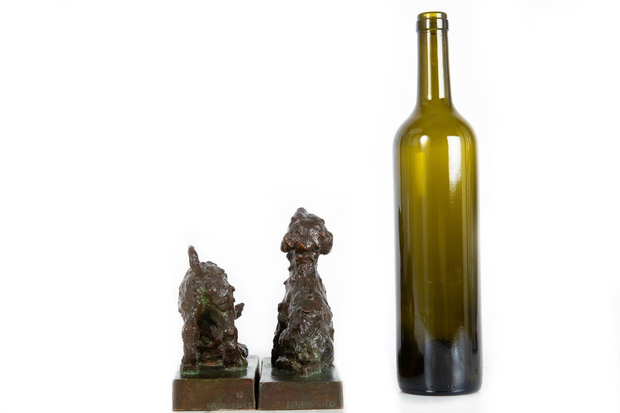 Américain Rare paire de serre-livres Terriers en sculpture en bronze par Edith Baretto Parsons en vente
