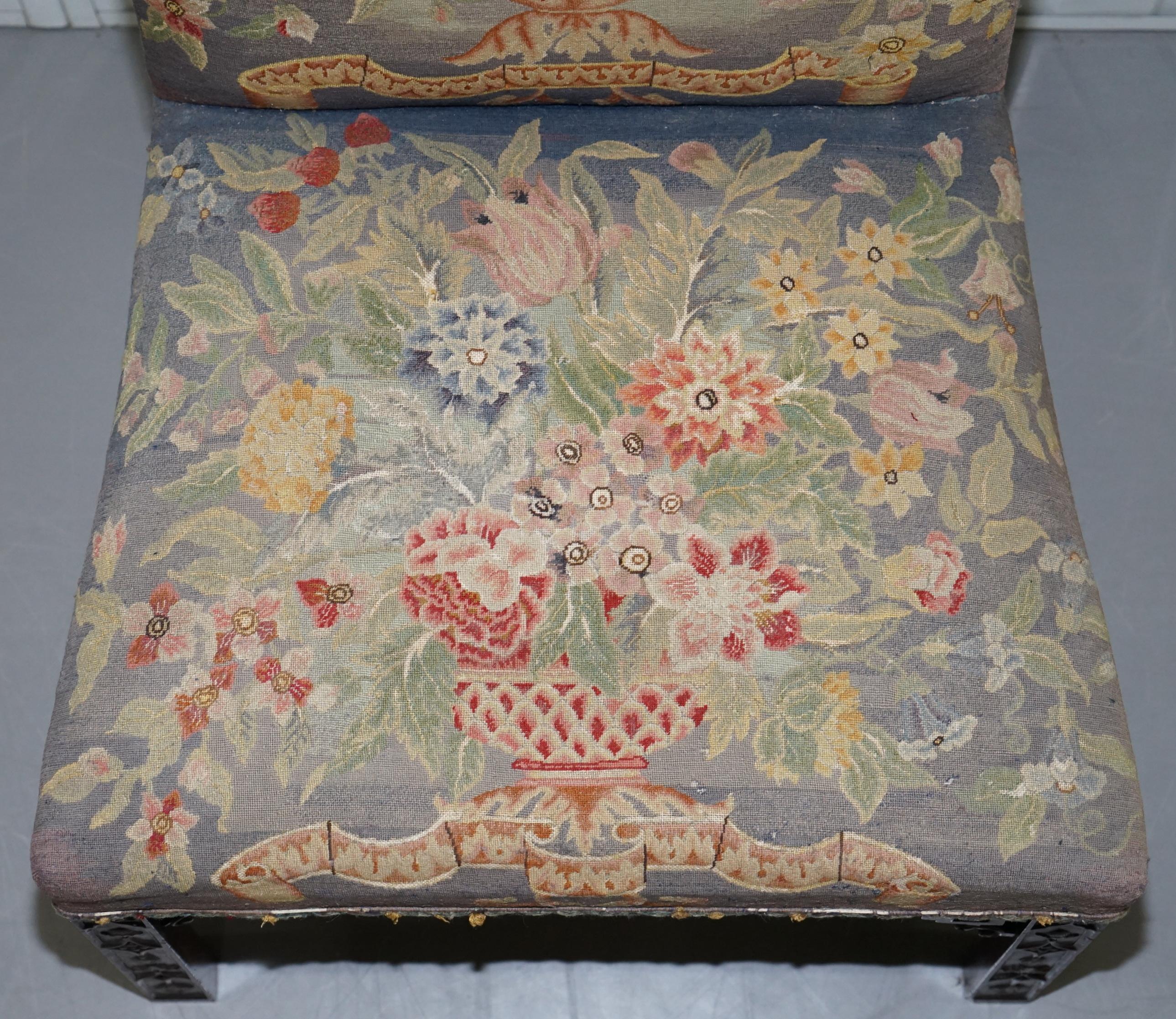 Seltenes Paar von Thomas Chippendale Periode 1760 bestickte Stühle kunstvoll geschnitzt im Angebot 12