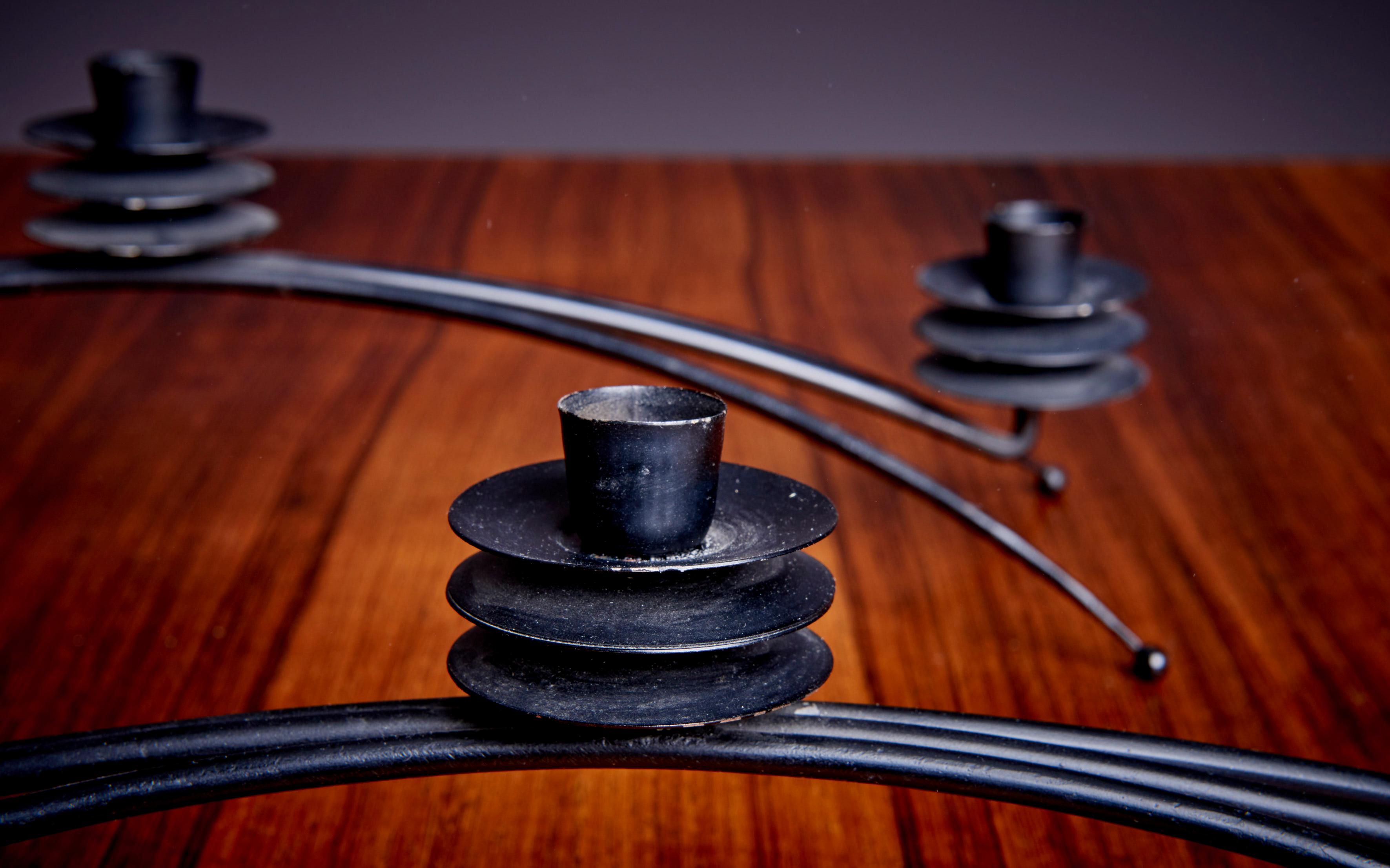 Émaillé Paire rare de trois candélabres à triple bougeoirs de Tony Paul pour Woodlin-Hall, États-Unis, années 1950 en vente