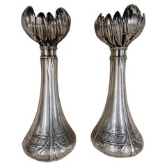 Raro par de dos jarrones florales, metal plateado, Broggi Milán, Art Nouveau, Italia