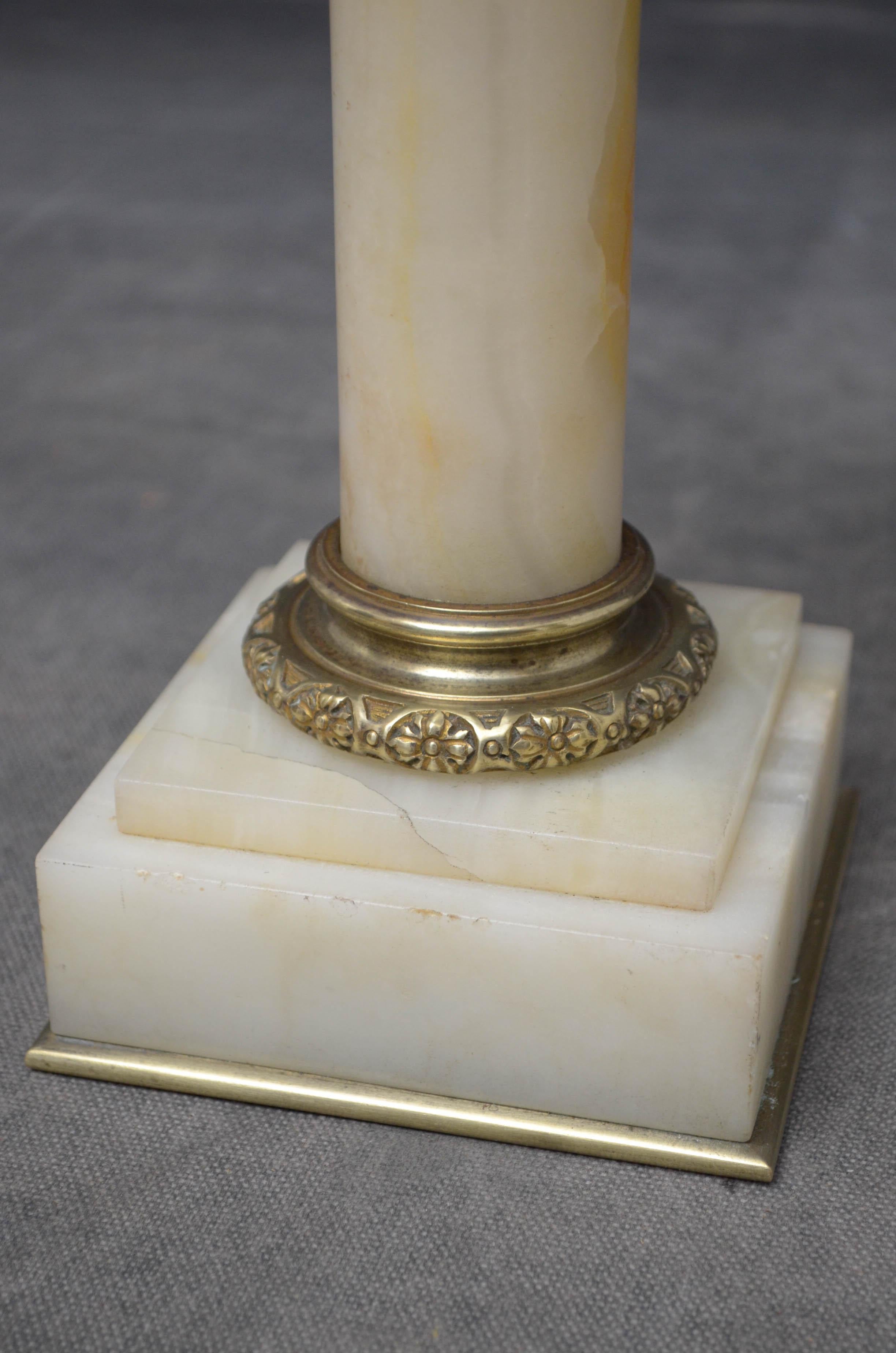 Rare paire de piédestaux victoriens en marbre colonnes en marbre en vente 2