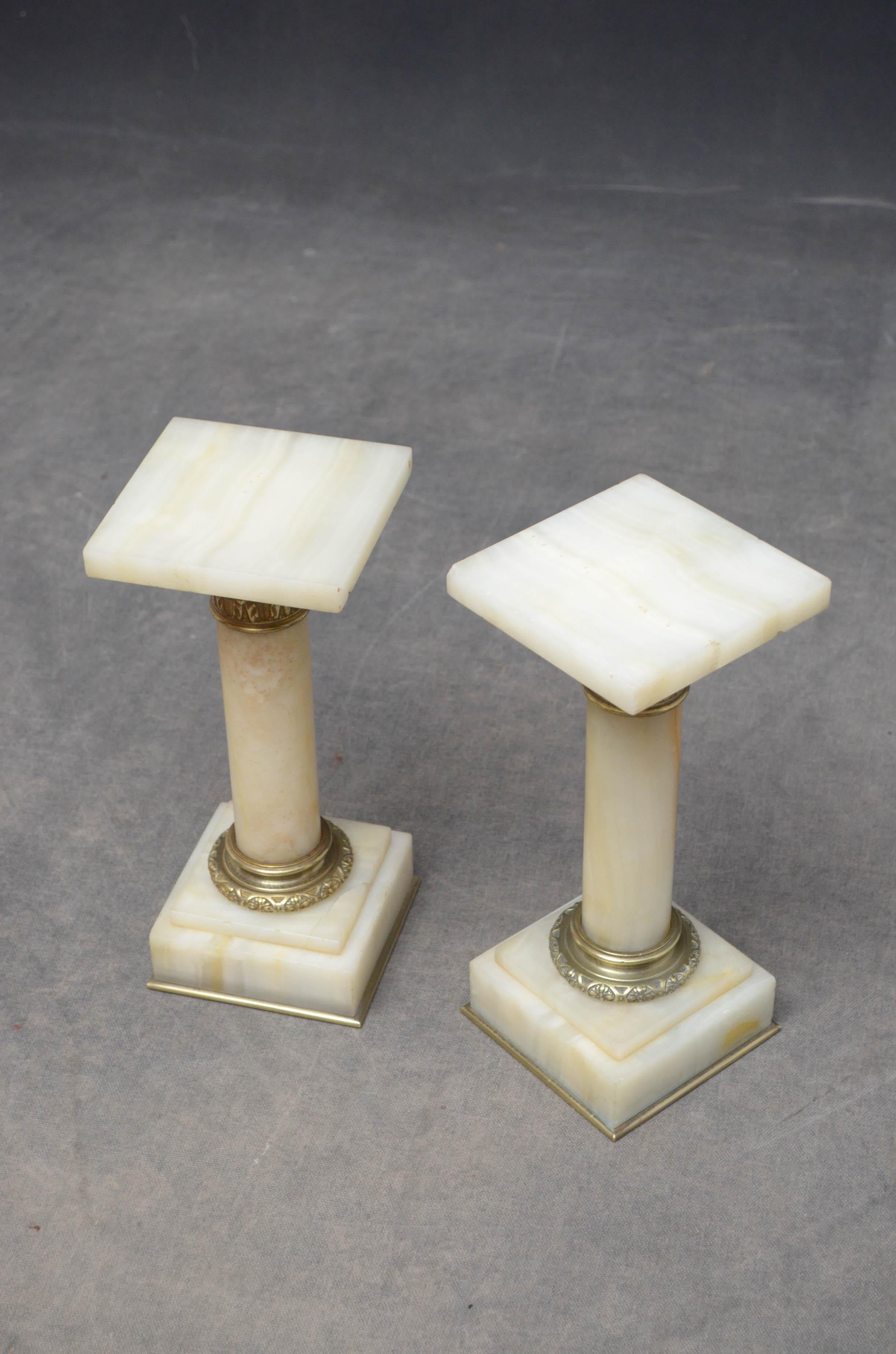 Anglais Rare paire de piédestaux victoriens en marbre colonnes en marbre en vente