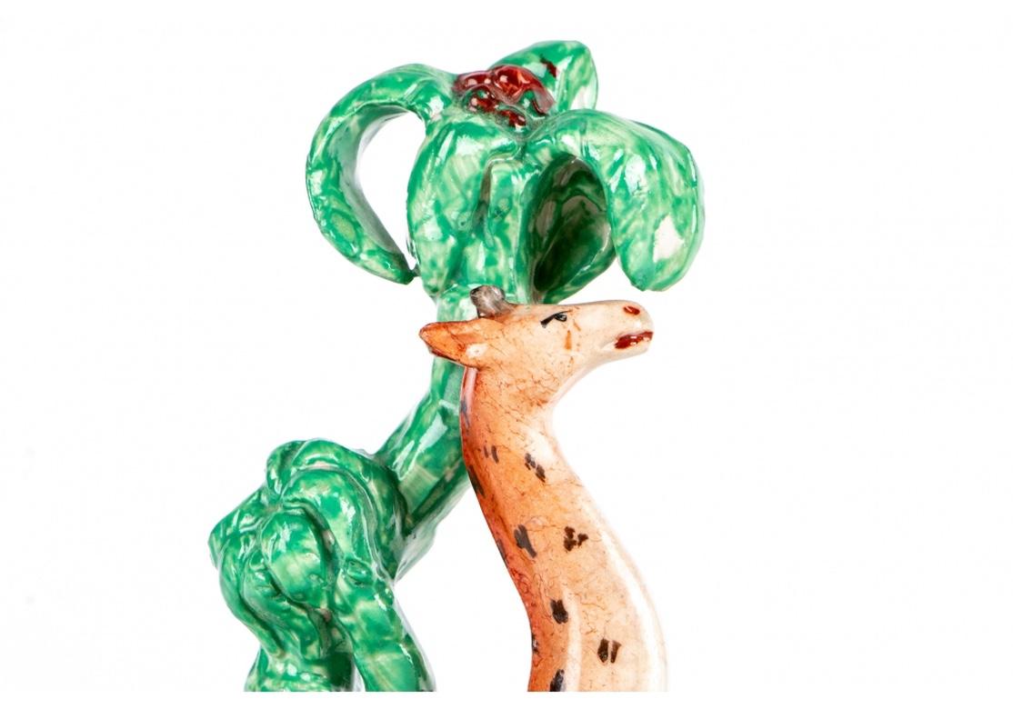 XIXe siècle Rare paire de figurines de girafe couchées en céramique de Staffordshire de style victorien en vente