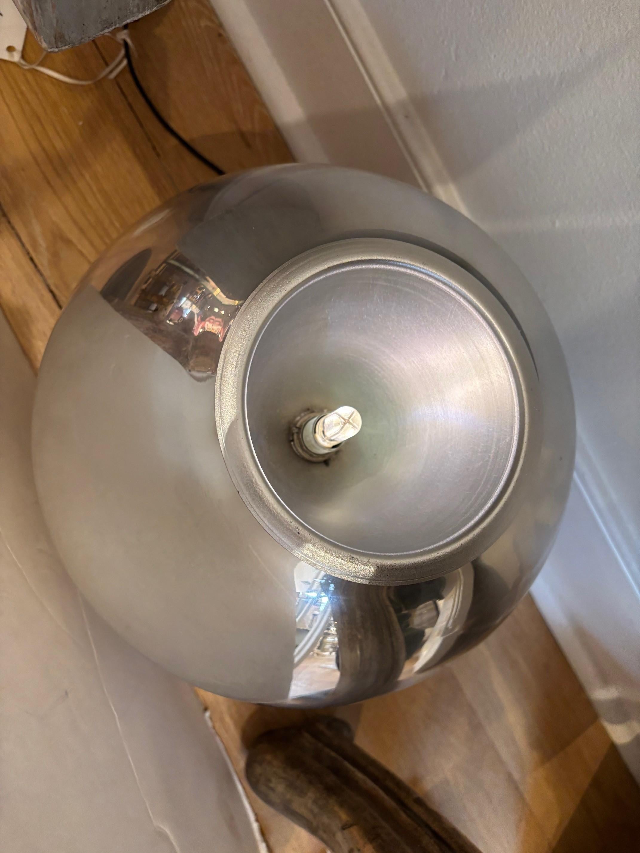 Raro par de lámparas italianas de esfera de vidrio de mercurio, excelente estado en venta 2