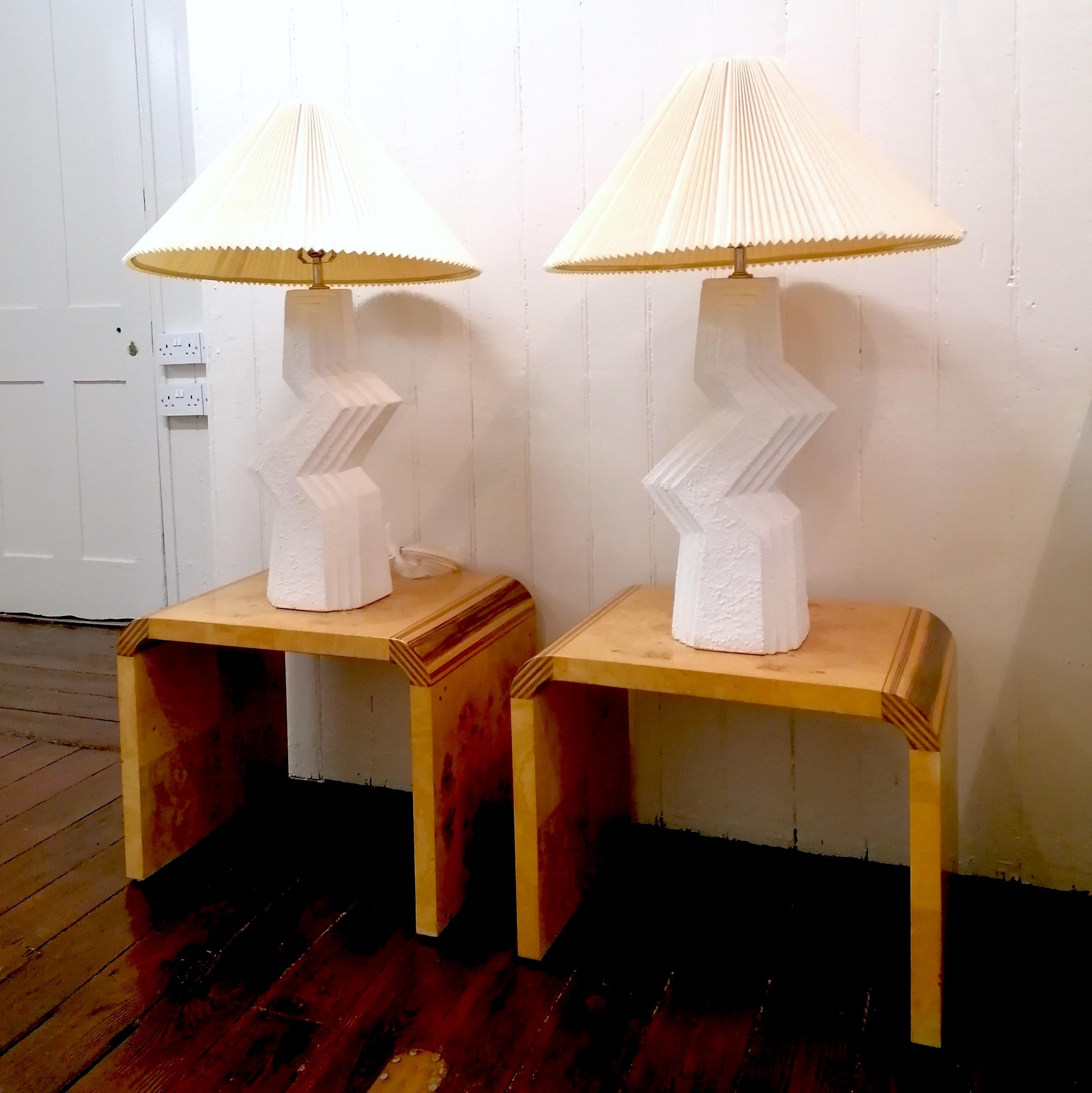 Rare pair of vintage postmodern American textured plaster zig zag lamps 1980s In Good Condition For Sale In Hastings, GB