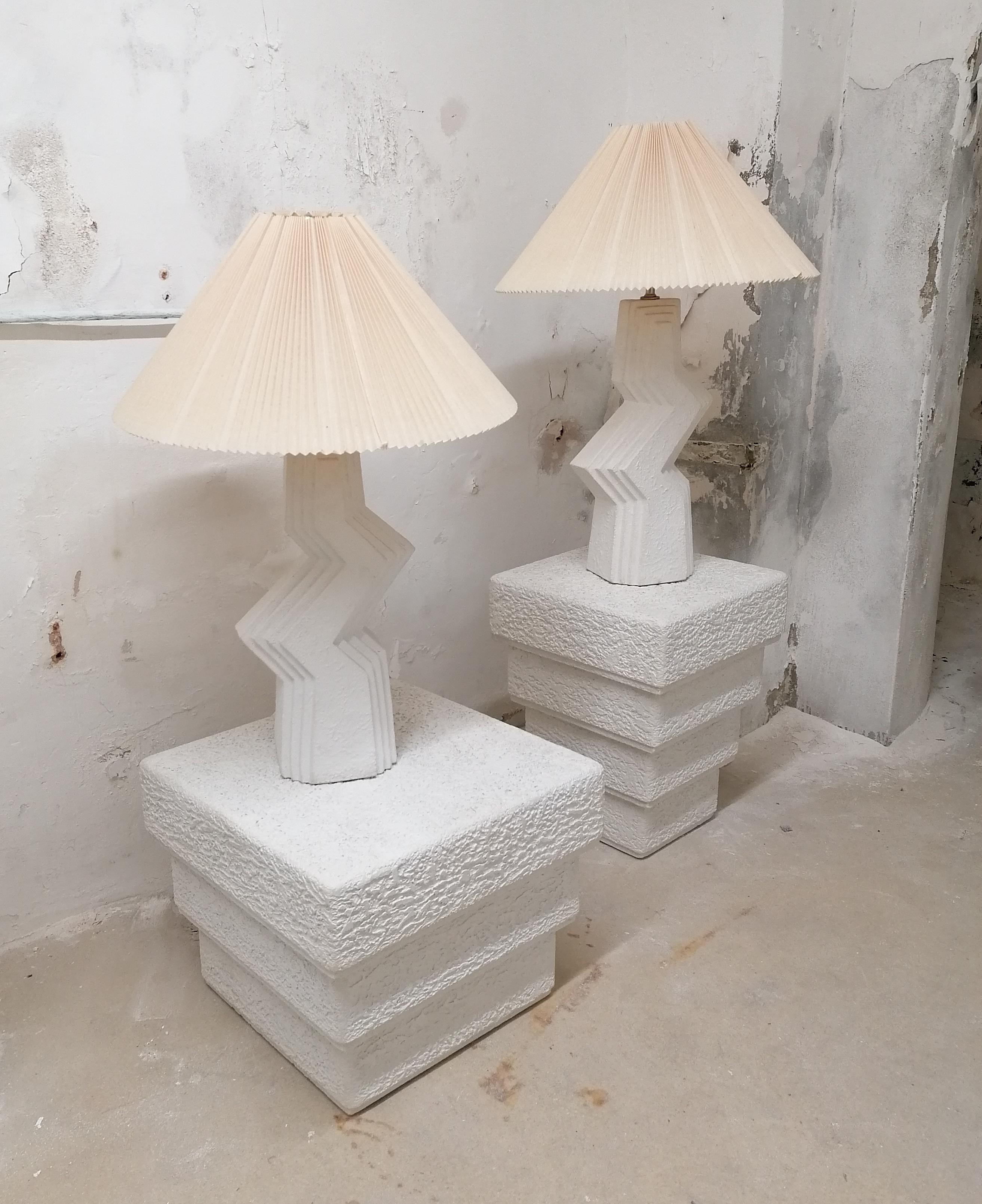 Fabric Rare pair of vintage postmodern American textured plaster zig zag lamps 1980s For Sale