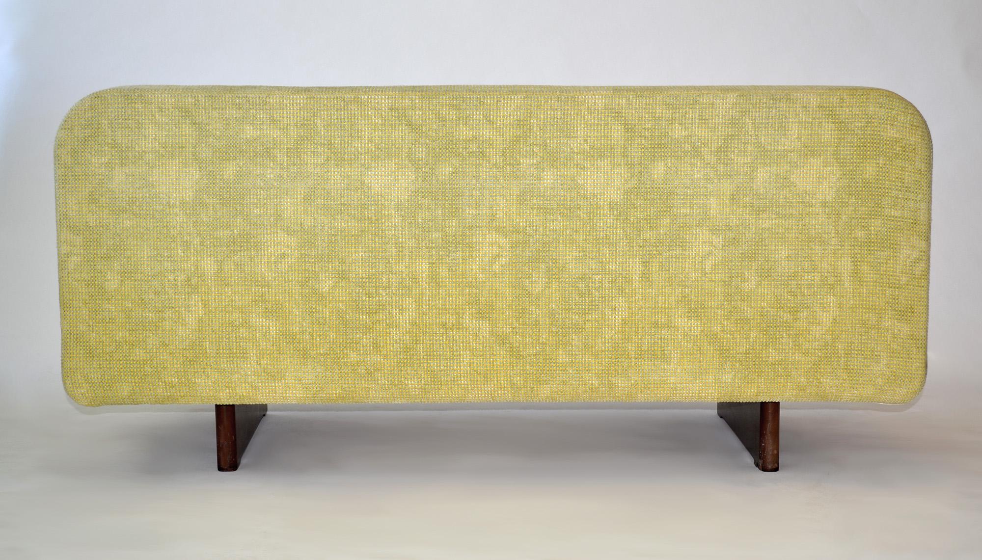 Seltenes Paar Sofas / Loveseats von Vladimir Kagan Designs, 1970er Jahre (amerikanisch) im Angebot