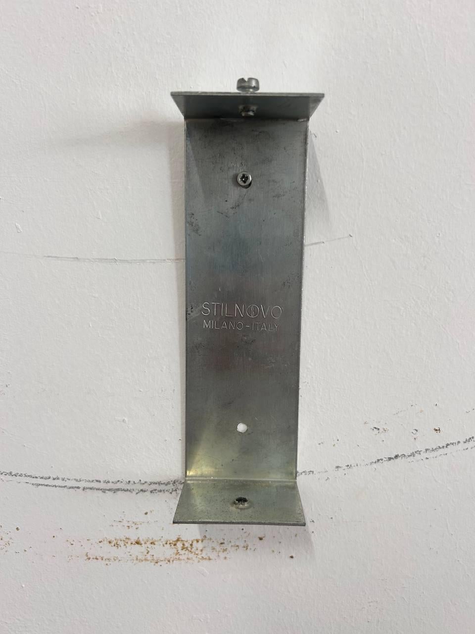 Rare paire d'appliques conçues par Gae Aulenti pour Stilnovo, 1970. en vente 5