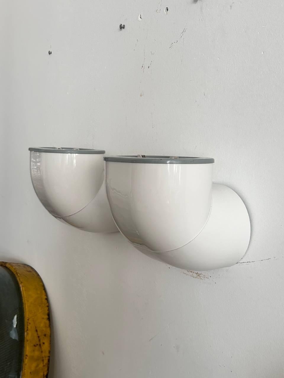 Rare paire d'appliques conçues par Gae Aulenti pour Stilnovo, 1970. Bon état - En vente à Vittoria, IT