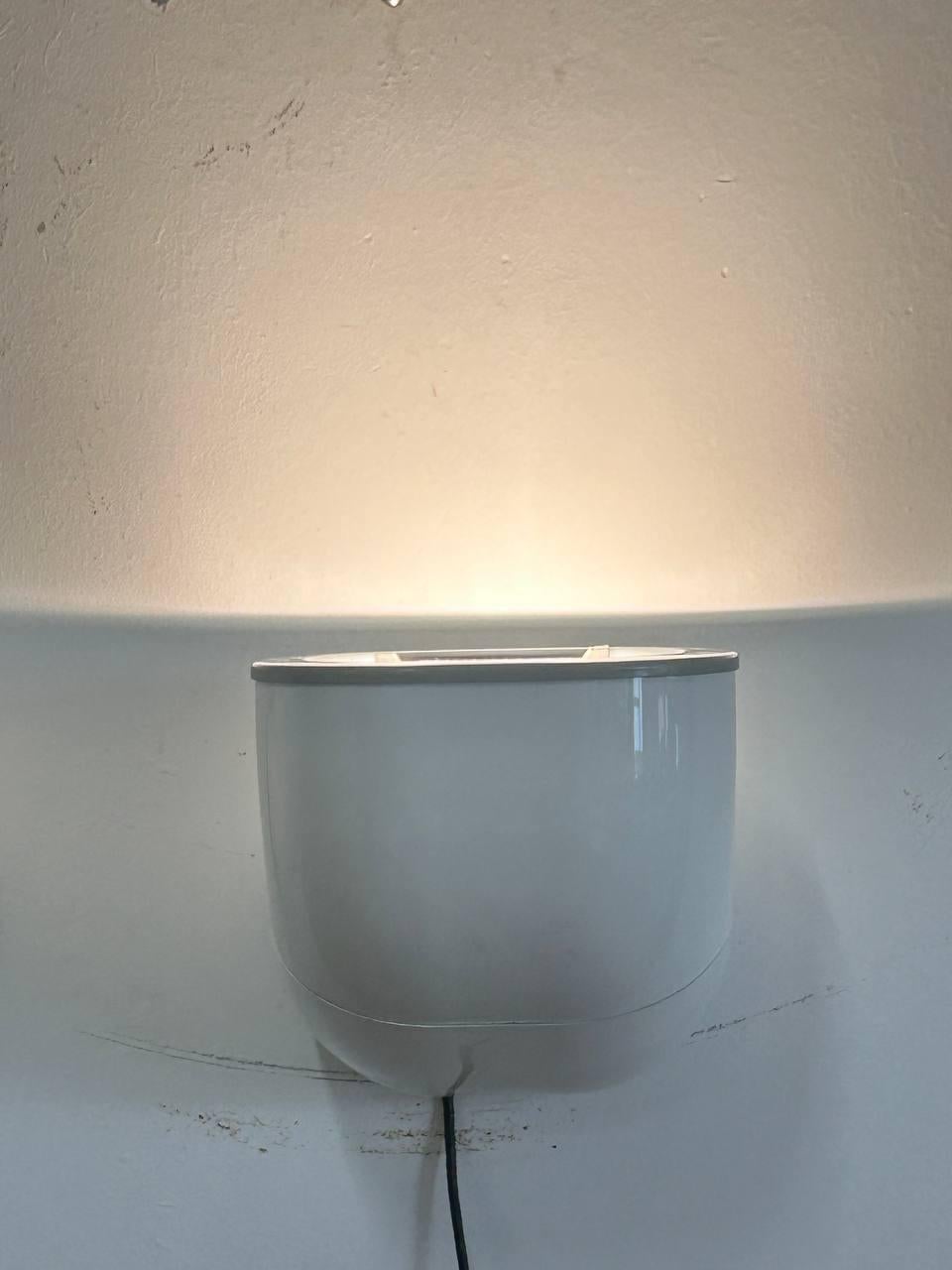 Rare paire d'appliques conçues par Gae Aulenti pour Stilnovo, 1970. en vente 2