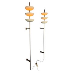 Rare paire de lampes murales produites par Stilnovo, Italie, vers les années 1950.