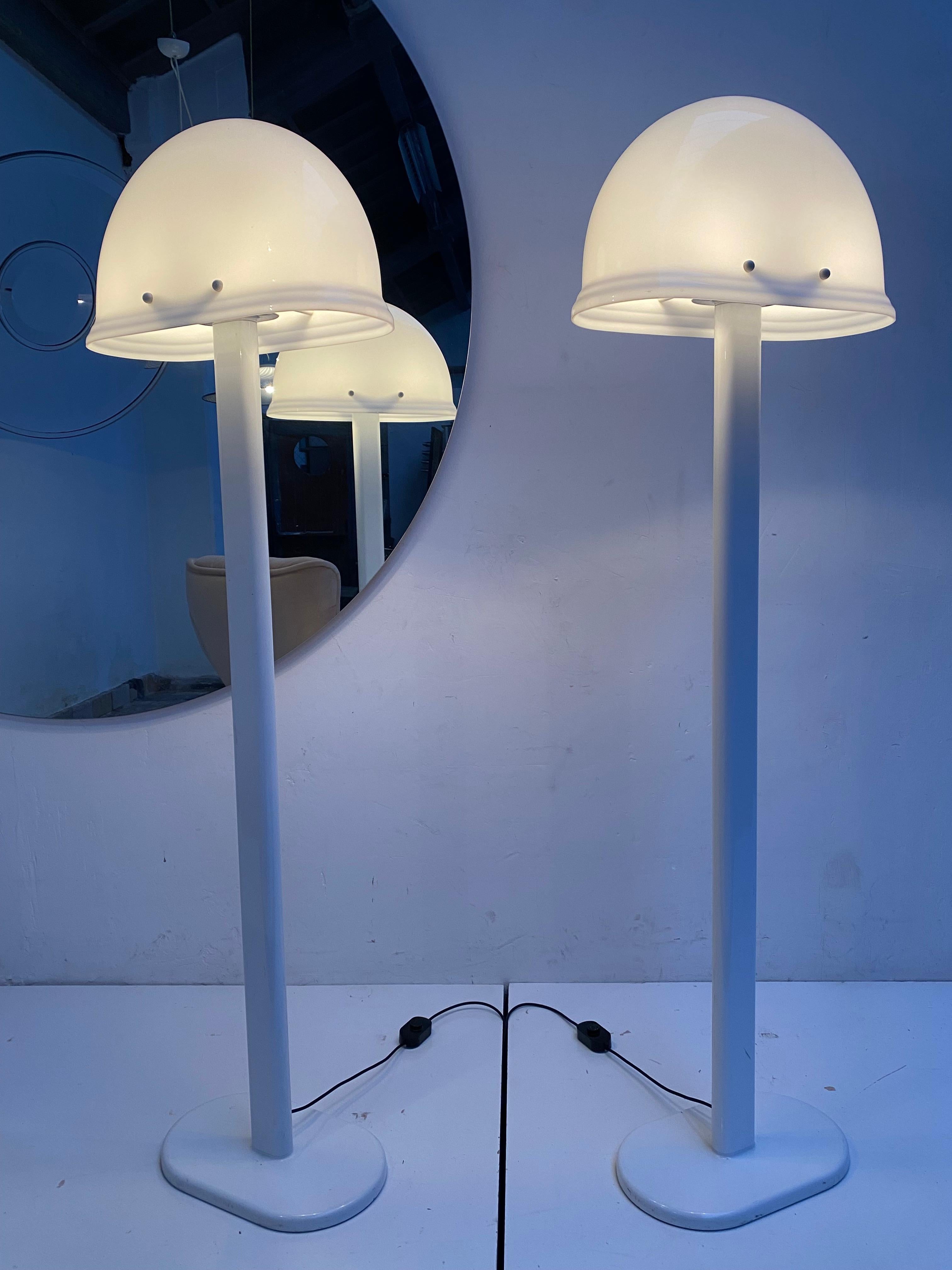 Seltenes Paar weißer Rodolfo Bonetto-Stehlampen aus dem Space Age-Zeitalter für iGuzzini, Italien, 1970 im Angebot 3