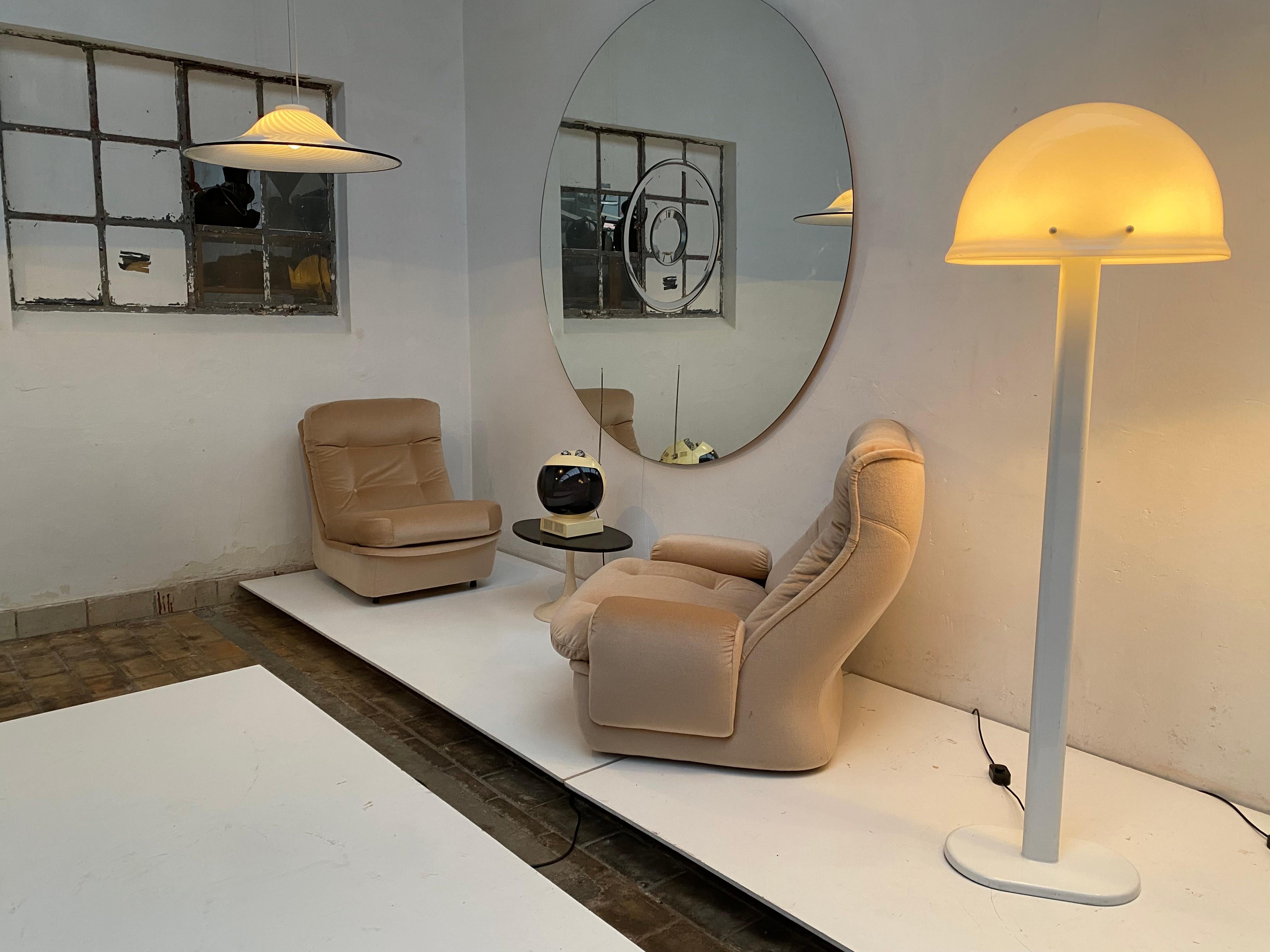 Rare Pair of White Rodolfo Bonetto Space Age Floor Lamps for iGuzzini Italy 1970 For Sale 5