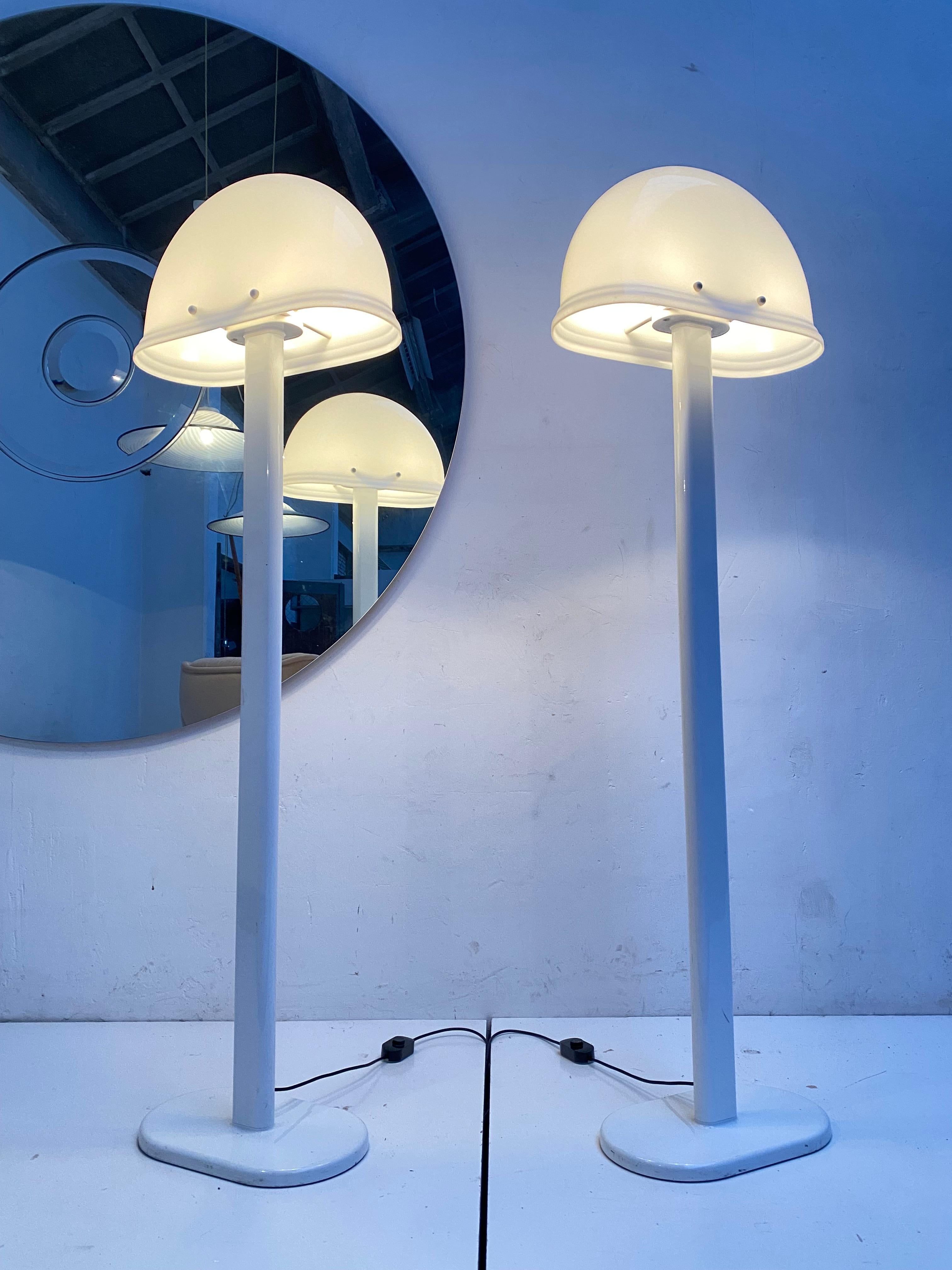 Seltenes Paar weißer Rodolfo Bonetto-Stehlampen aus dem Space Age-Zeitalter für iGuzzini, Italien, 1970 im Angebot 6