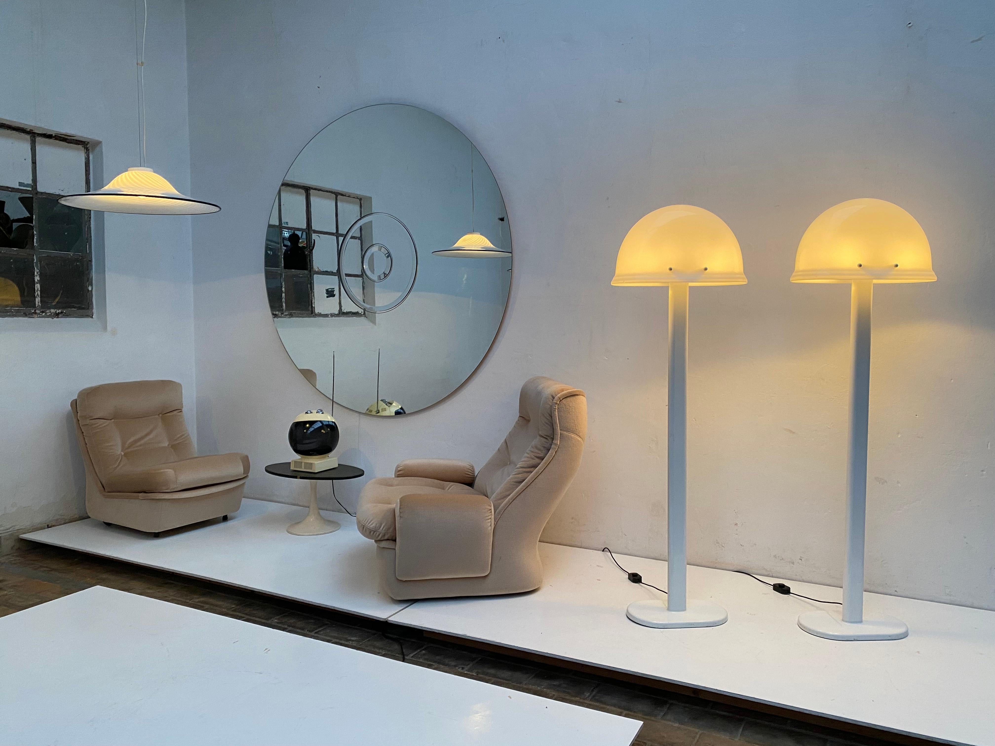 Pair of stunning floor lamps by Rodolfo Bonetto for iGuzzini  Italy 1970

The design is half way in the Italian Radical Design Movement (1965-1975) and has strong Space Age influences 

Top quality manufacturing Italian lighting, marked with