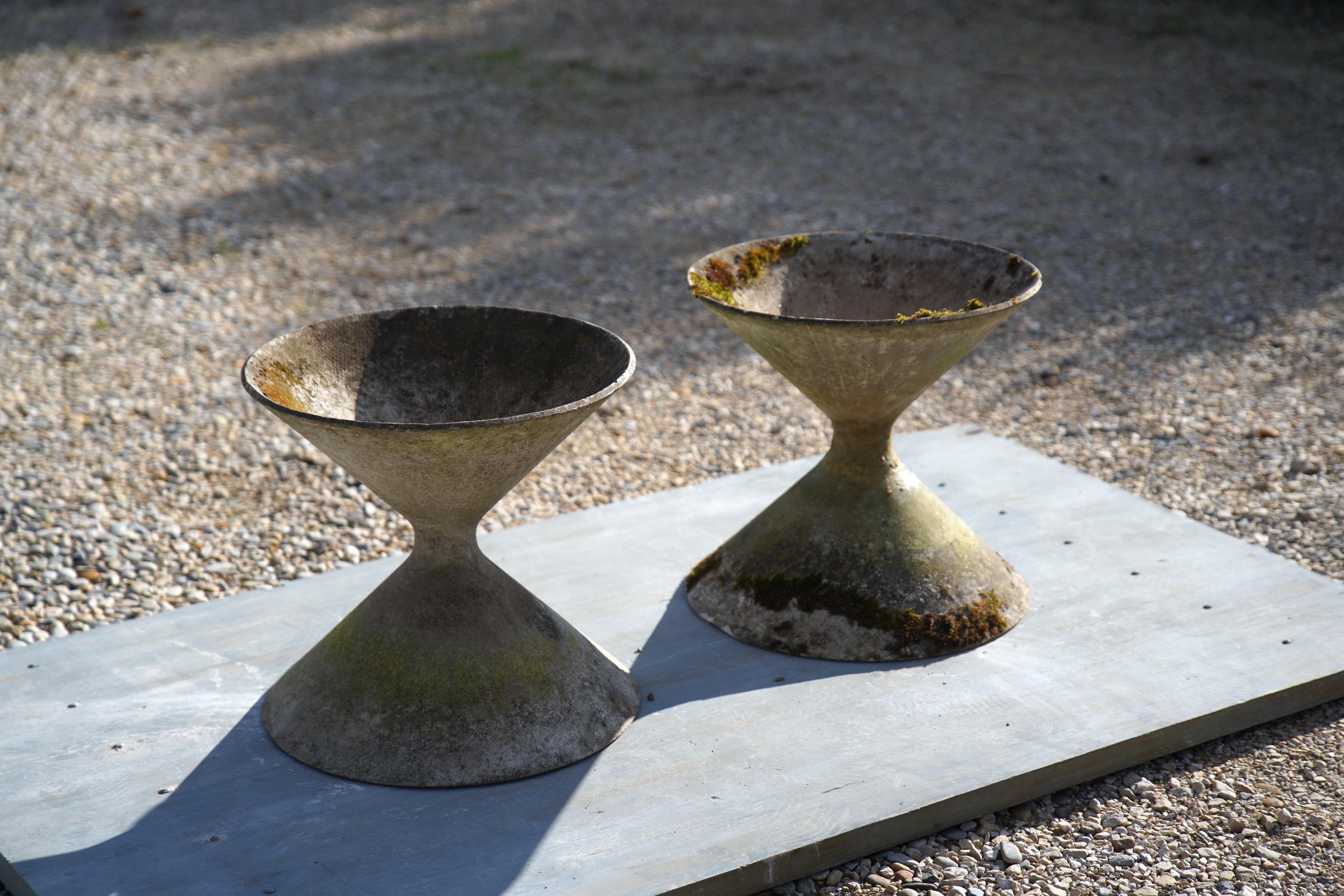 Mid-Century Modern Rare Pair of Willy Guhl Hourglass Planters, Switzerland 1960s For Sale