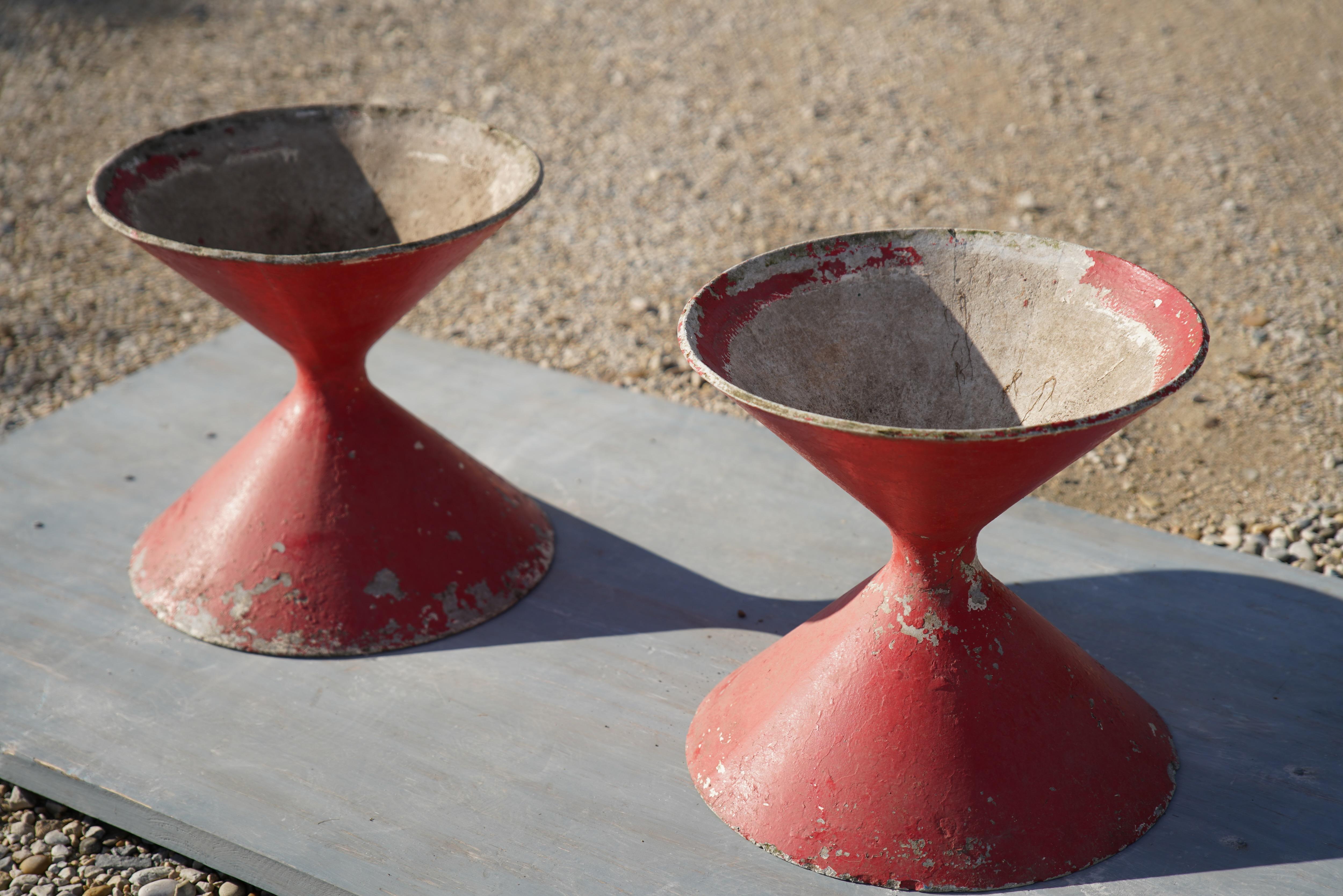 Rare Pair of Willy Guhl Hourglass Planters, Switzerland 1960s In Good Condition In Malibu, US