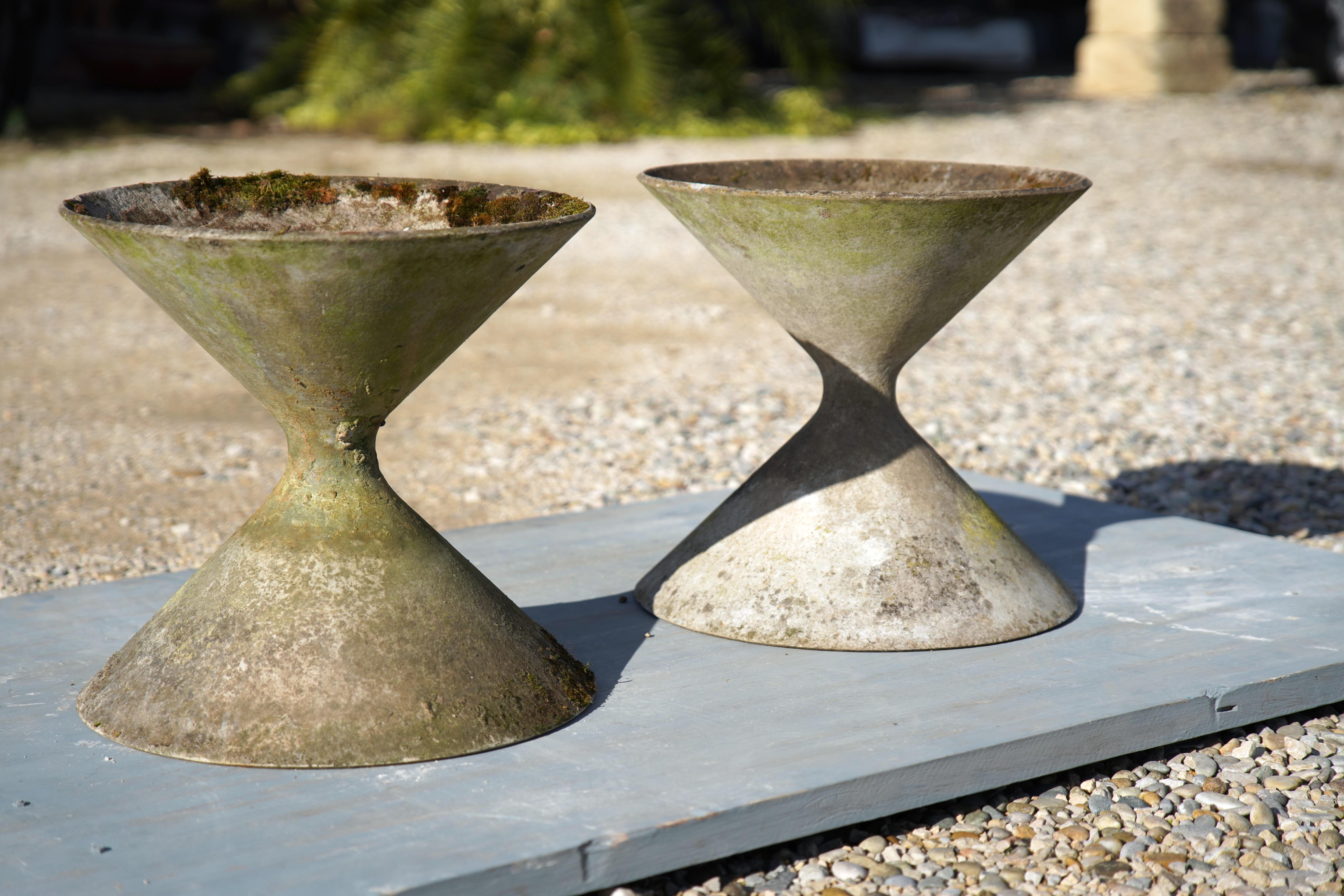Rare Pair of Willy Guhl Hourglass Planters, Switzerland 1960s In Good Condition For Sale In Malibu, US