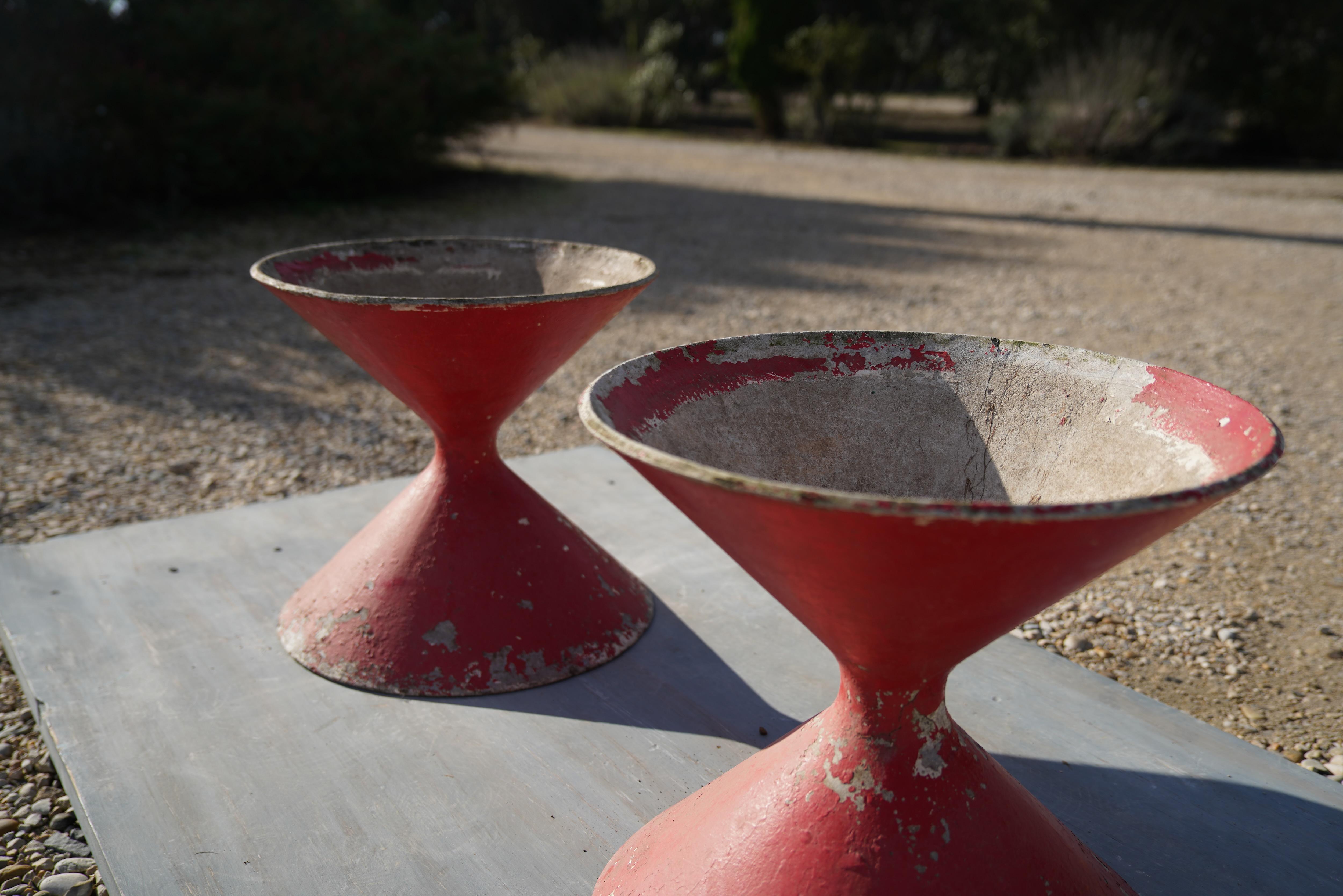 Mid-20th Century Rare Pair of Willy Guhl Hourglass Planters, Switzerland 1960s For Sale