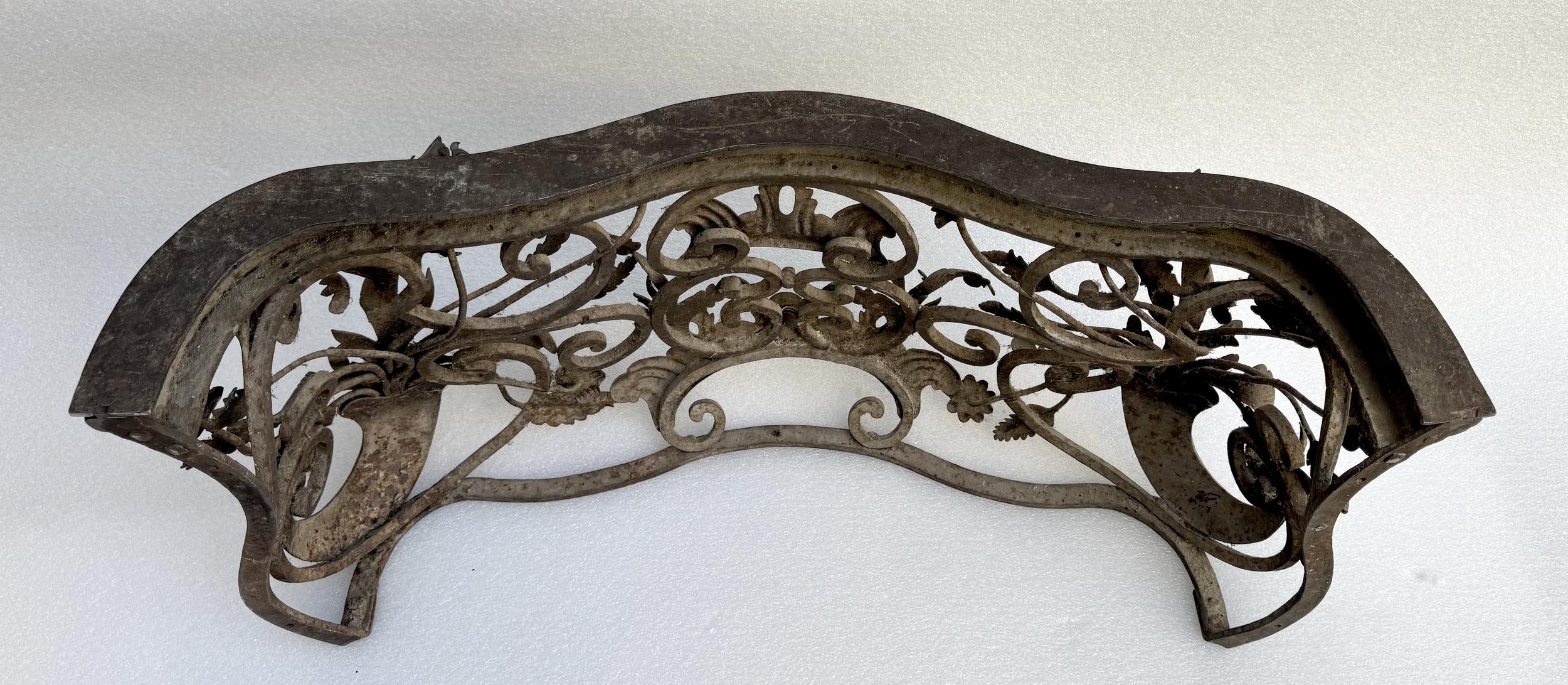 Rare pair of window-railings in wrought-iron, France, circa 1850 In Good Condition For Sale In Paris, FR