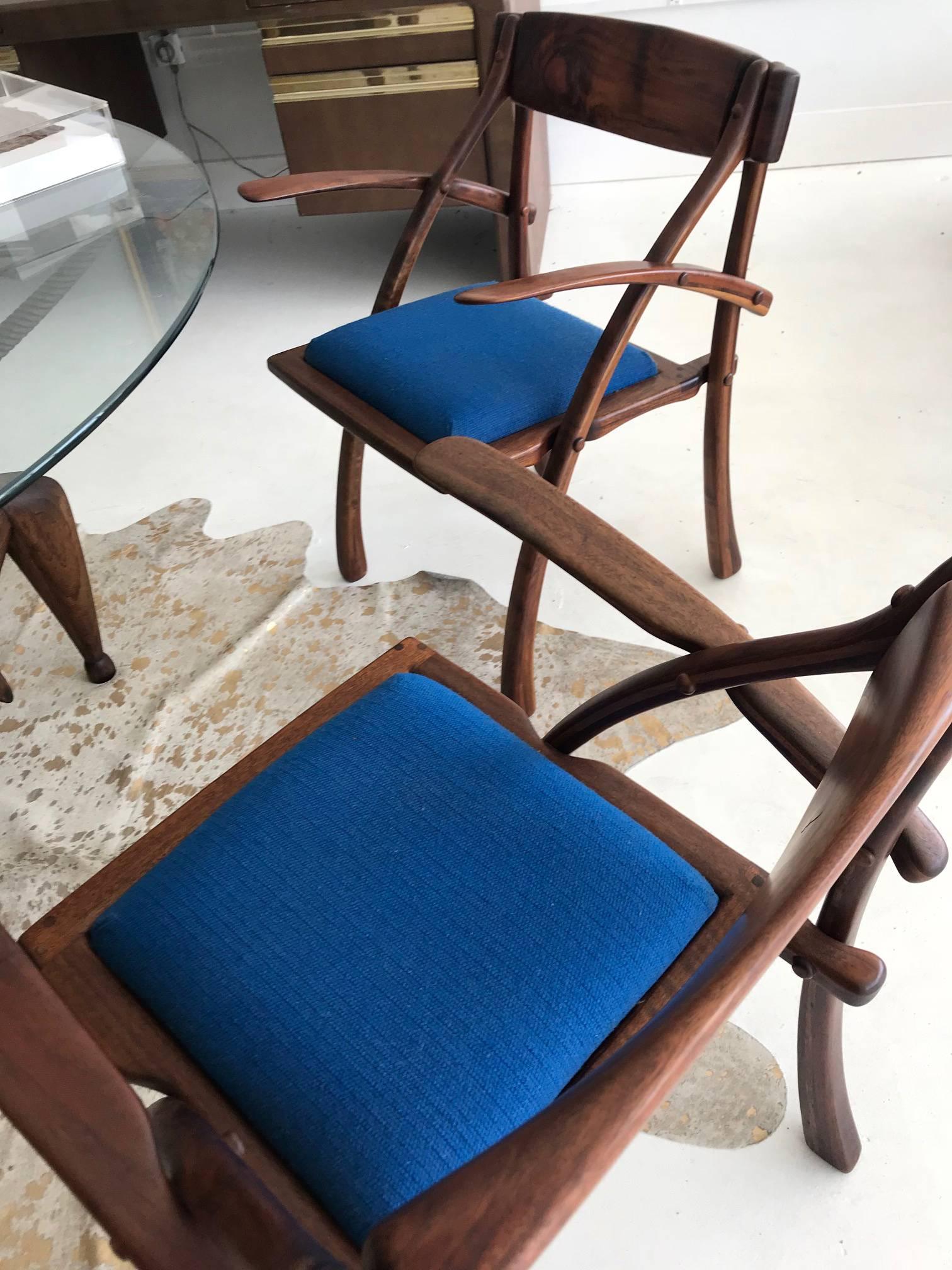 Seltenes Paar Wishbone-Stühle von Arthur Espenet Carpenter (amerikanisch) im Angebot
