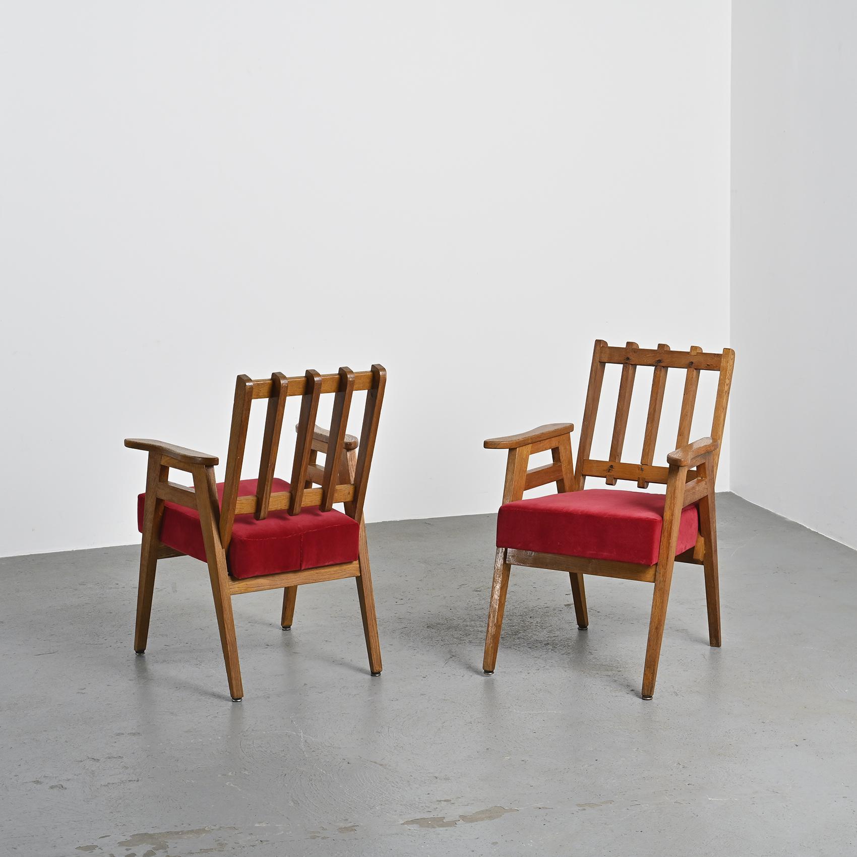 Français Rare Paire de fauteuils en bois, Henri Jacques Le Même, Megève, vers 1949 en vente