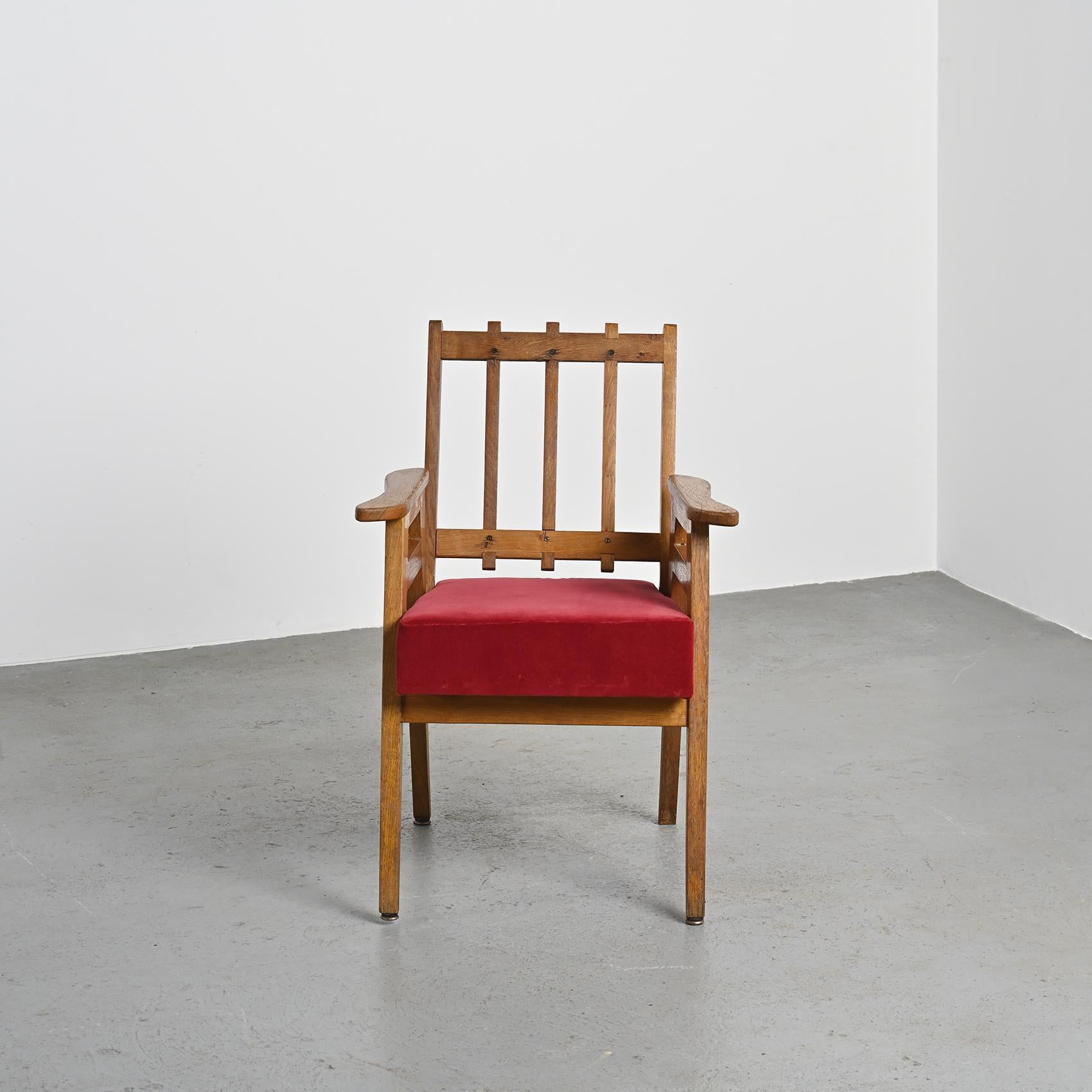 Velours Rare Paire de fauteuils en bois, Henri Jacques Le Même, Megève, vers 1949 en vente