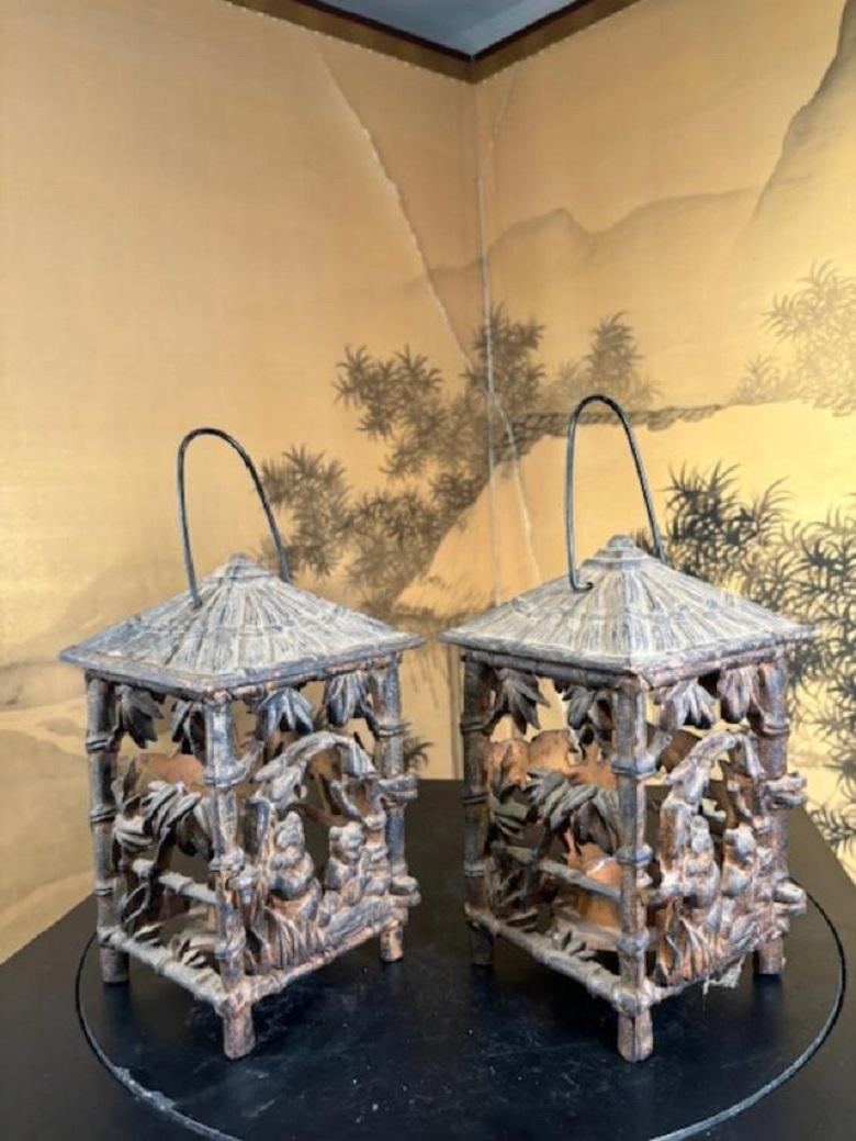 Rare paire de lanternes de jardin en bambou et panda Bon état - En vente à South Burlington, VT