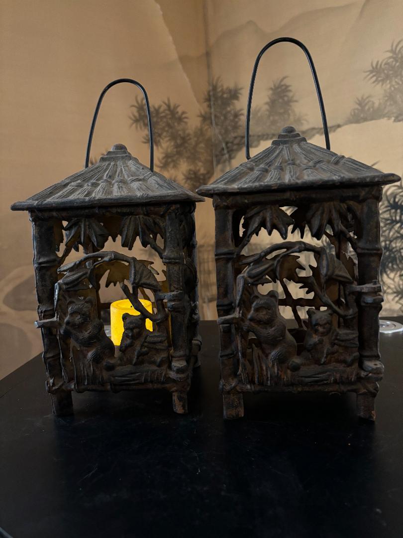 Rare paire de lanternes de jardin en bambou et panda en vente 2