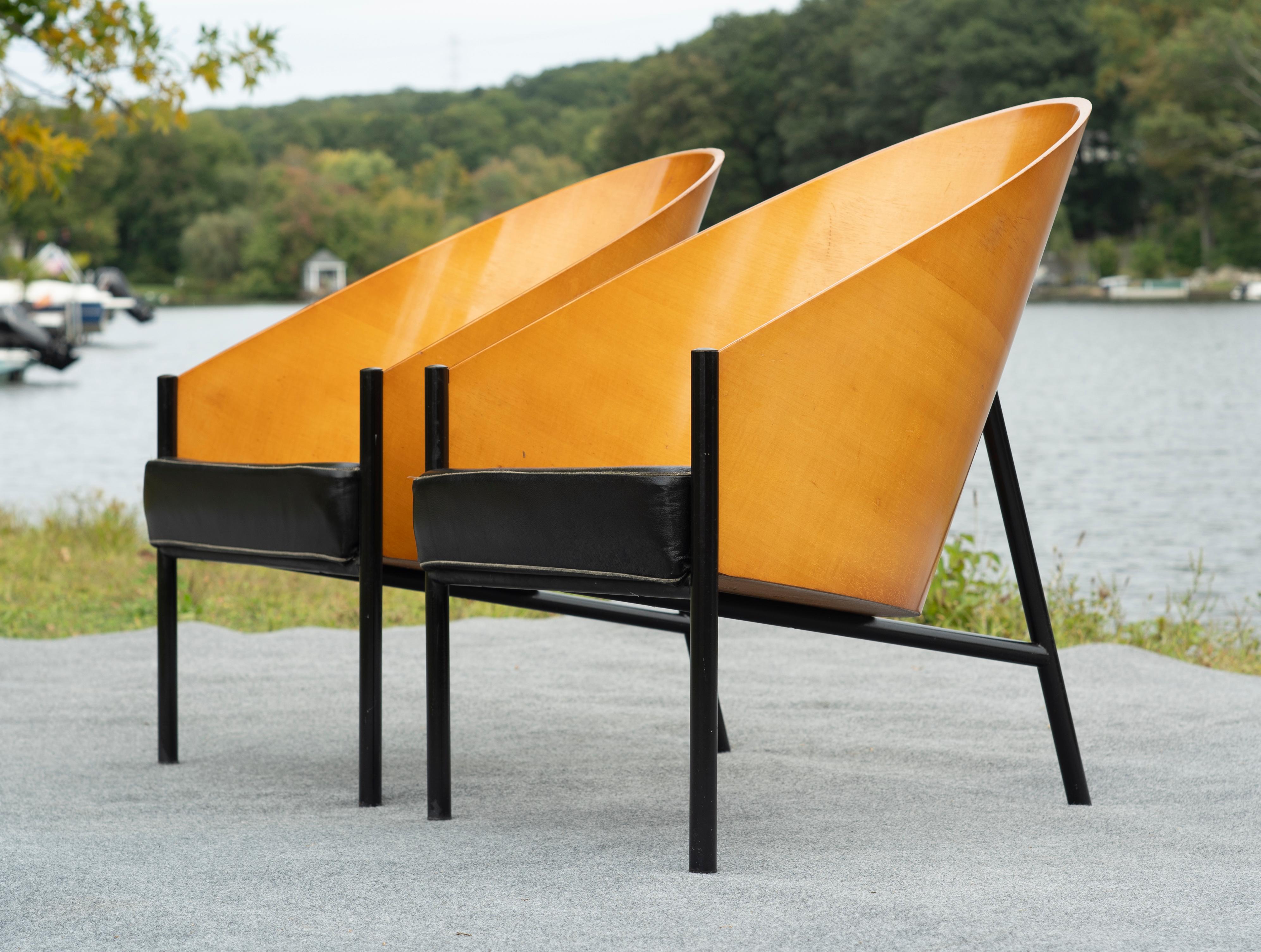 Rare paire de chaises longues Philippe Starck for Driade Pratfall en cuir noir et Oak Oak Bon état - En vente à Philadelphia, PA