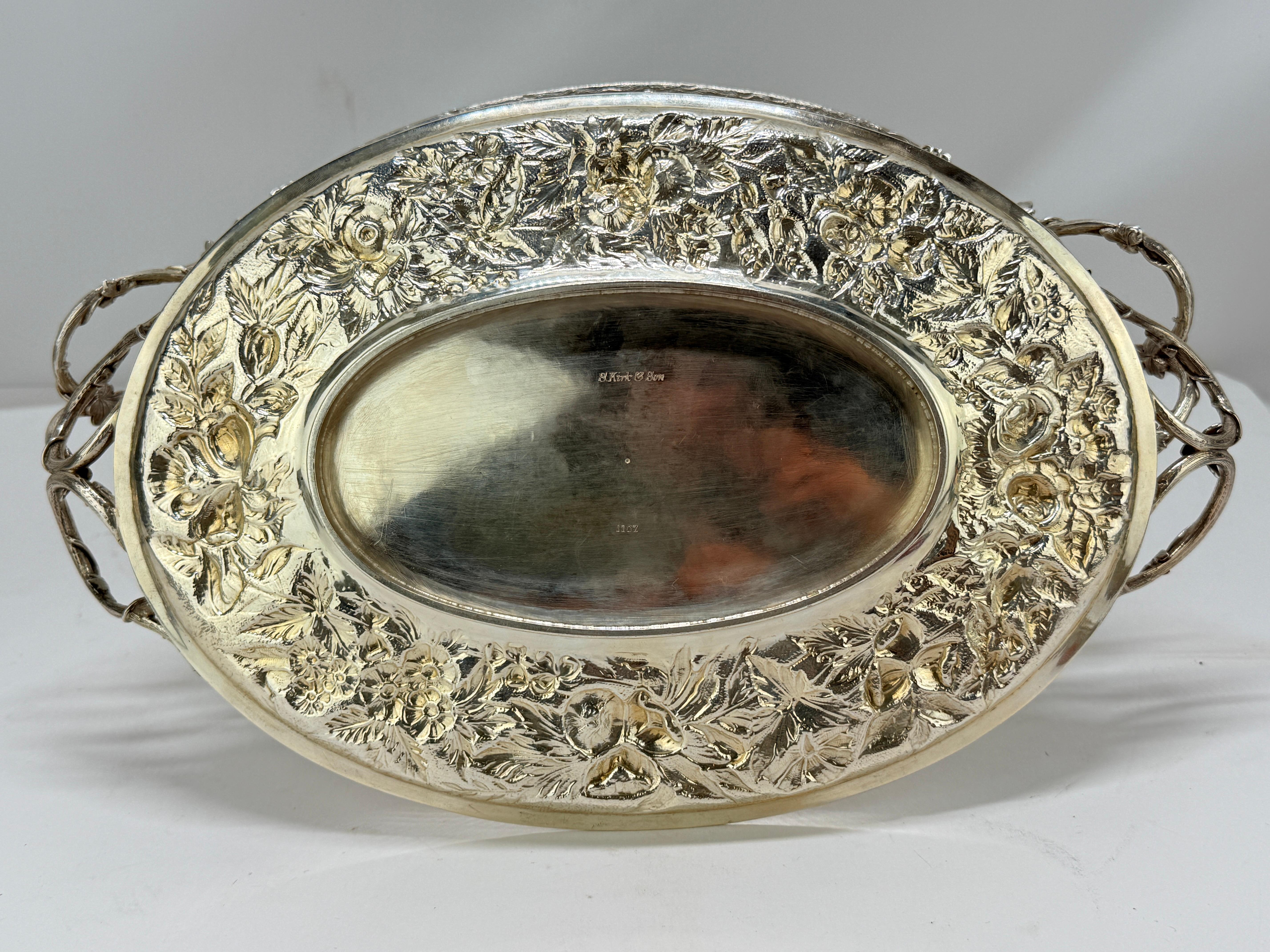 PAR RARO, S. Kirk & Sons Cestas de fruta de plata de ley con mango de vid y repoussé en venta 6