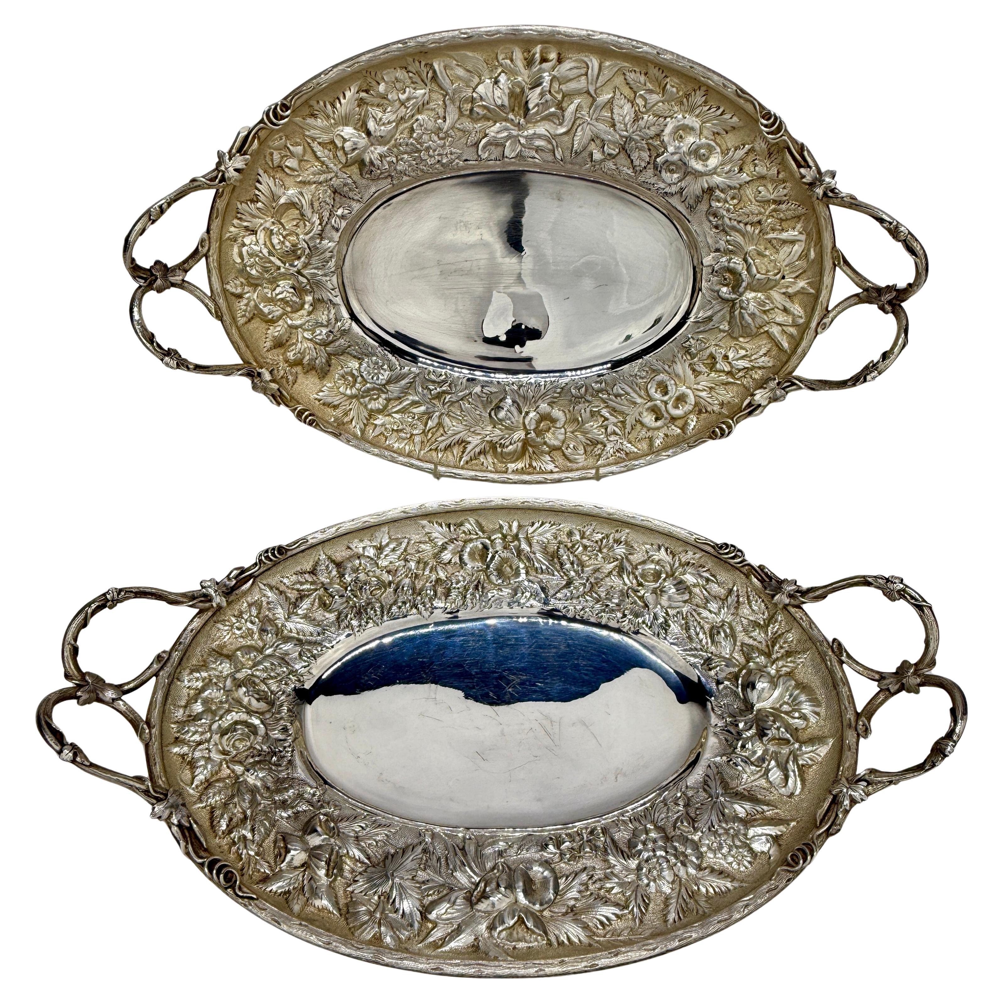 PAR RARO, S. Kirk & Sons Cestas de fruta de plata de ley con mango de vid y repoussé en venta