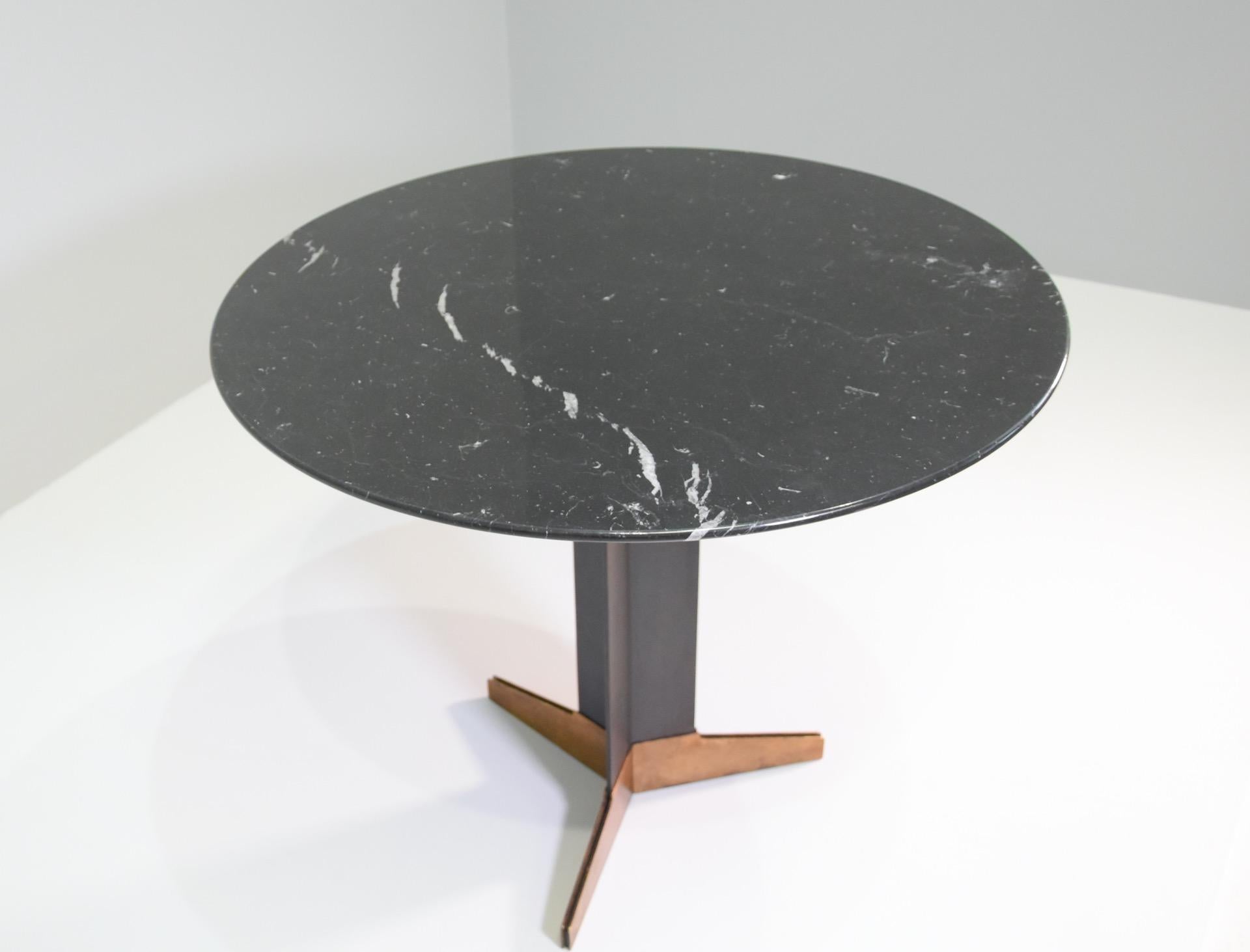 Rare Pair Side Table in Black Marble, Metal and Brass Ignazio Gardella For Sale 4
