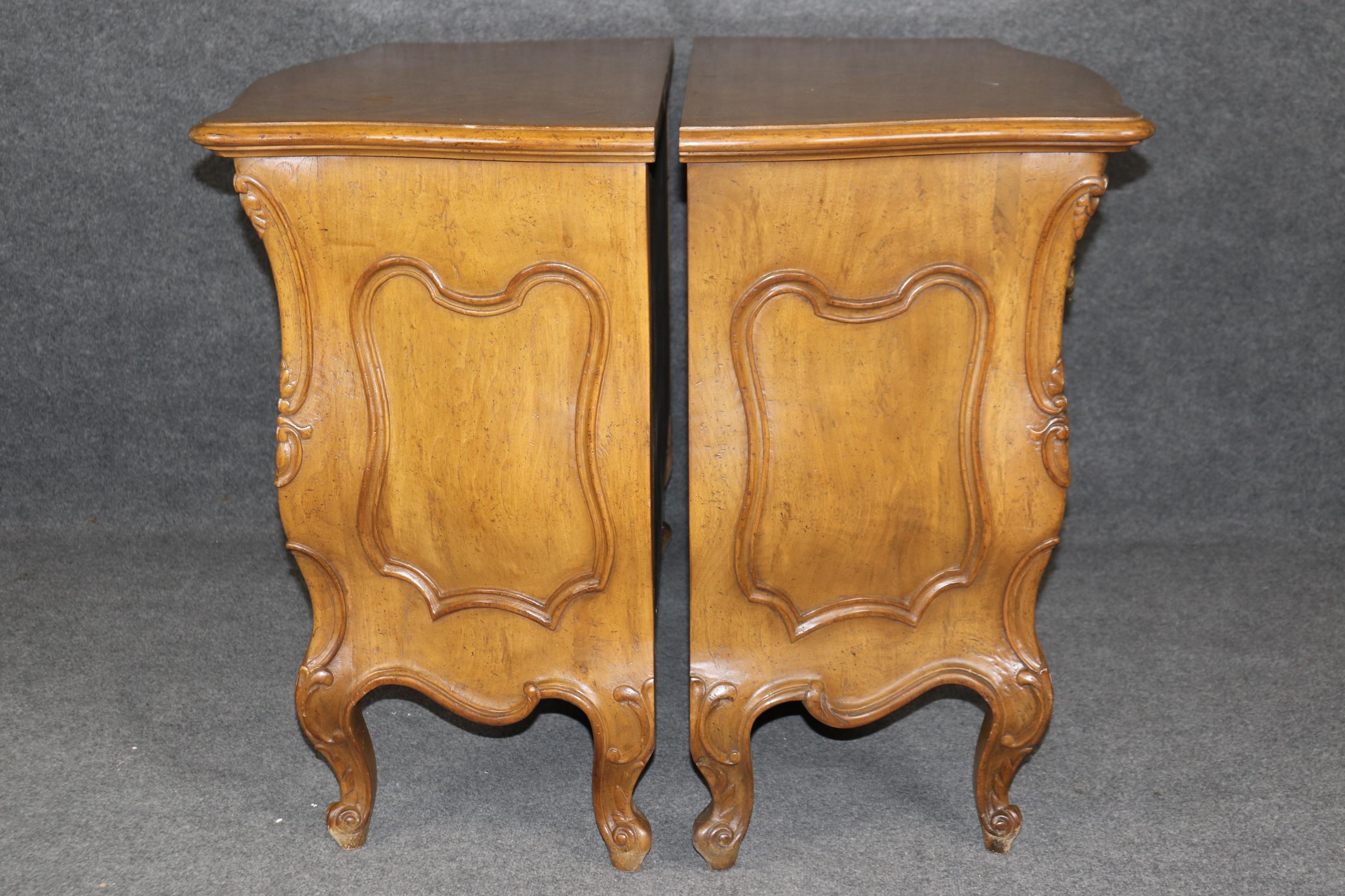 Rare Pair Signed Auffray & Co Walnut French Louis XV Style Commodes In Good Condition In Swedesboro, NJ