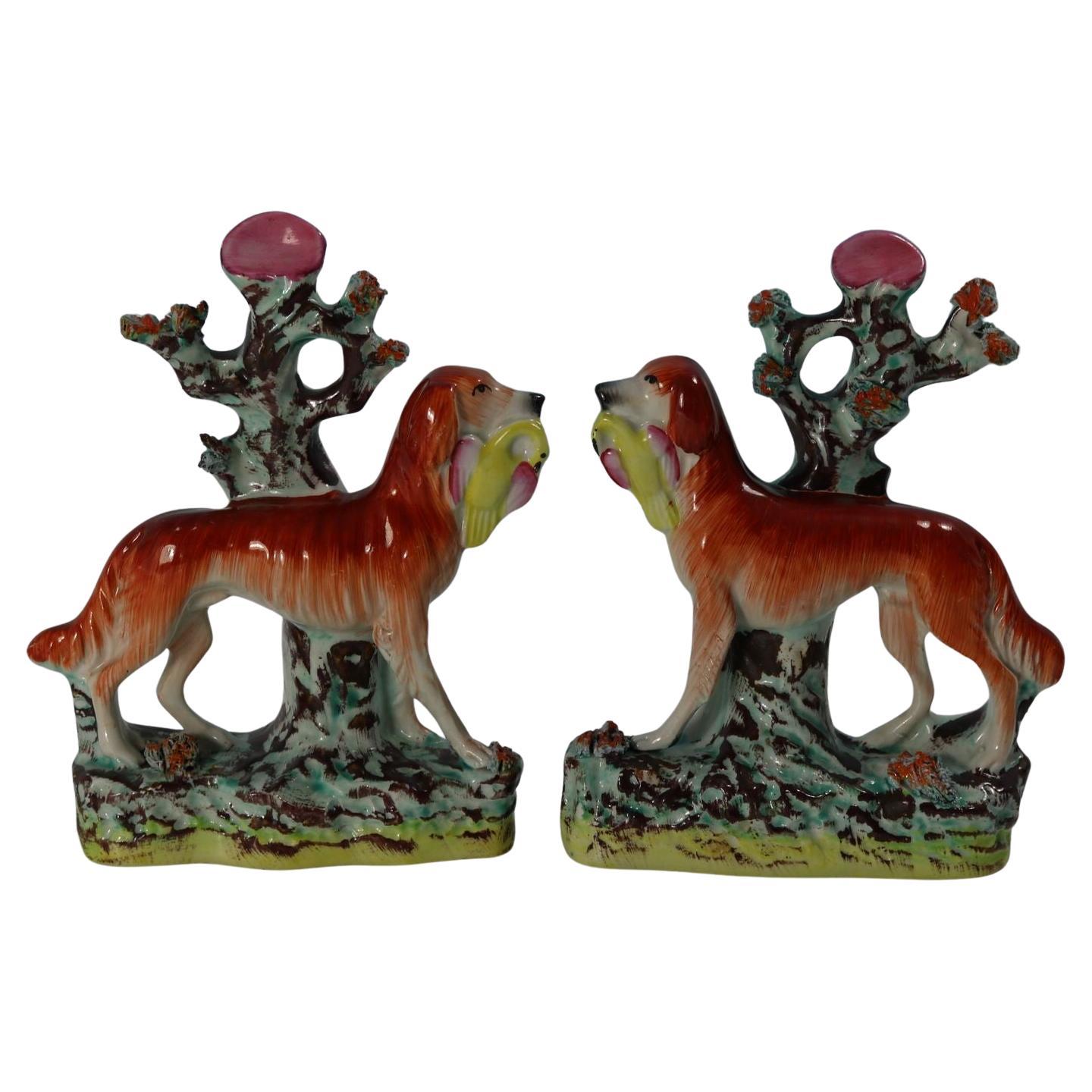 Rare Pair Staffordshire Pottery Hunting Dogs im Angebot