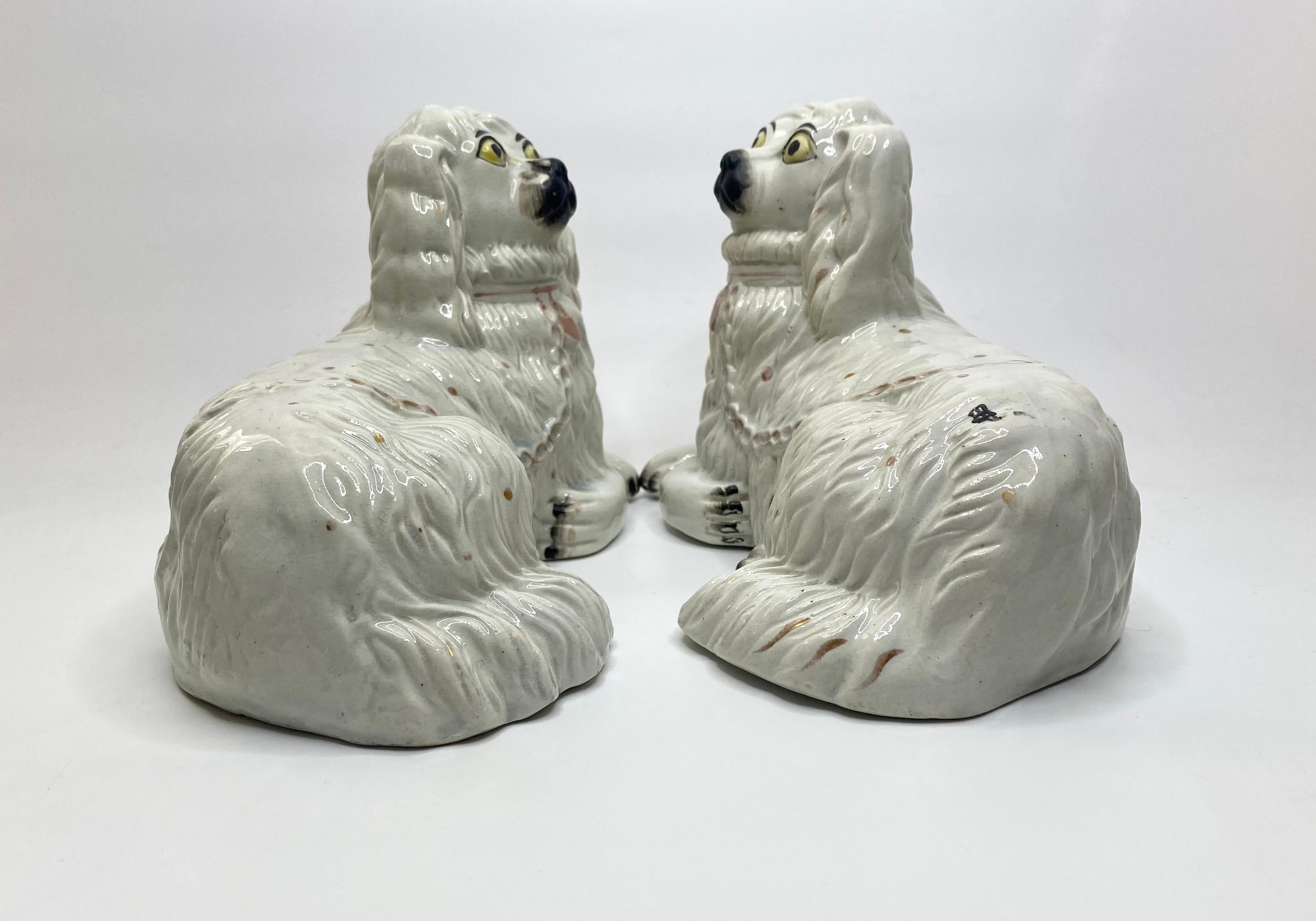 Rare pair Staffordshire recumbent Spaniels, c. 1850. In Excellent Condition In Gargrave, North Yorkshire