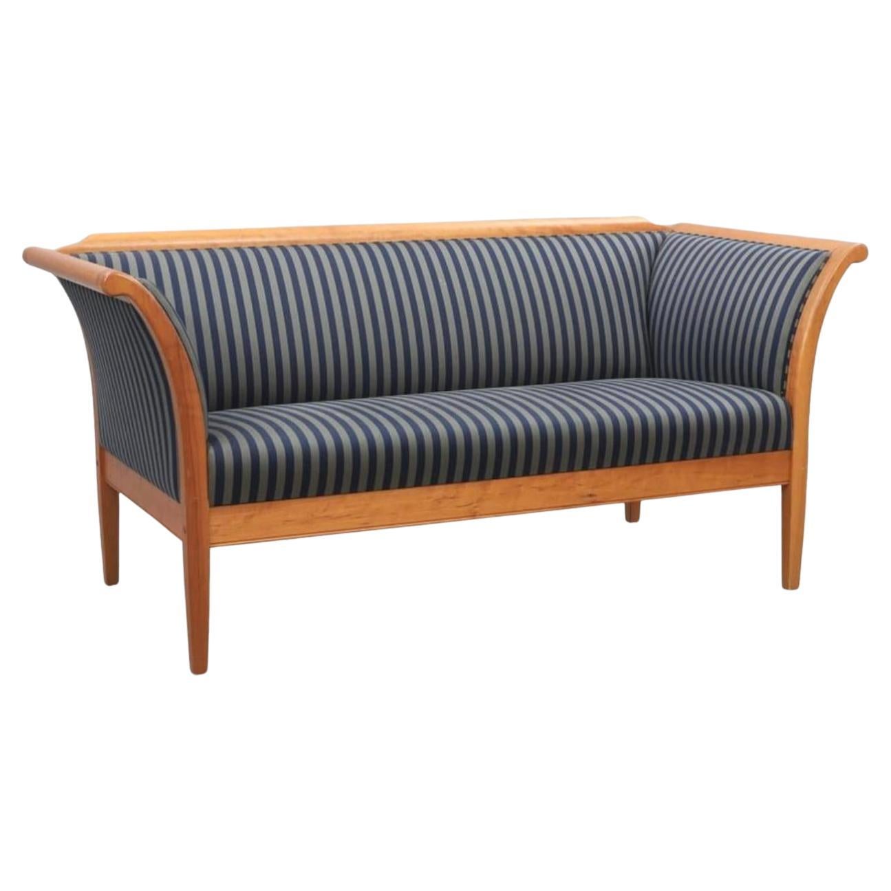 Should sofa and chairs match?