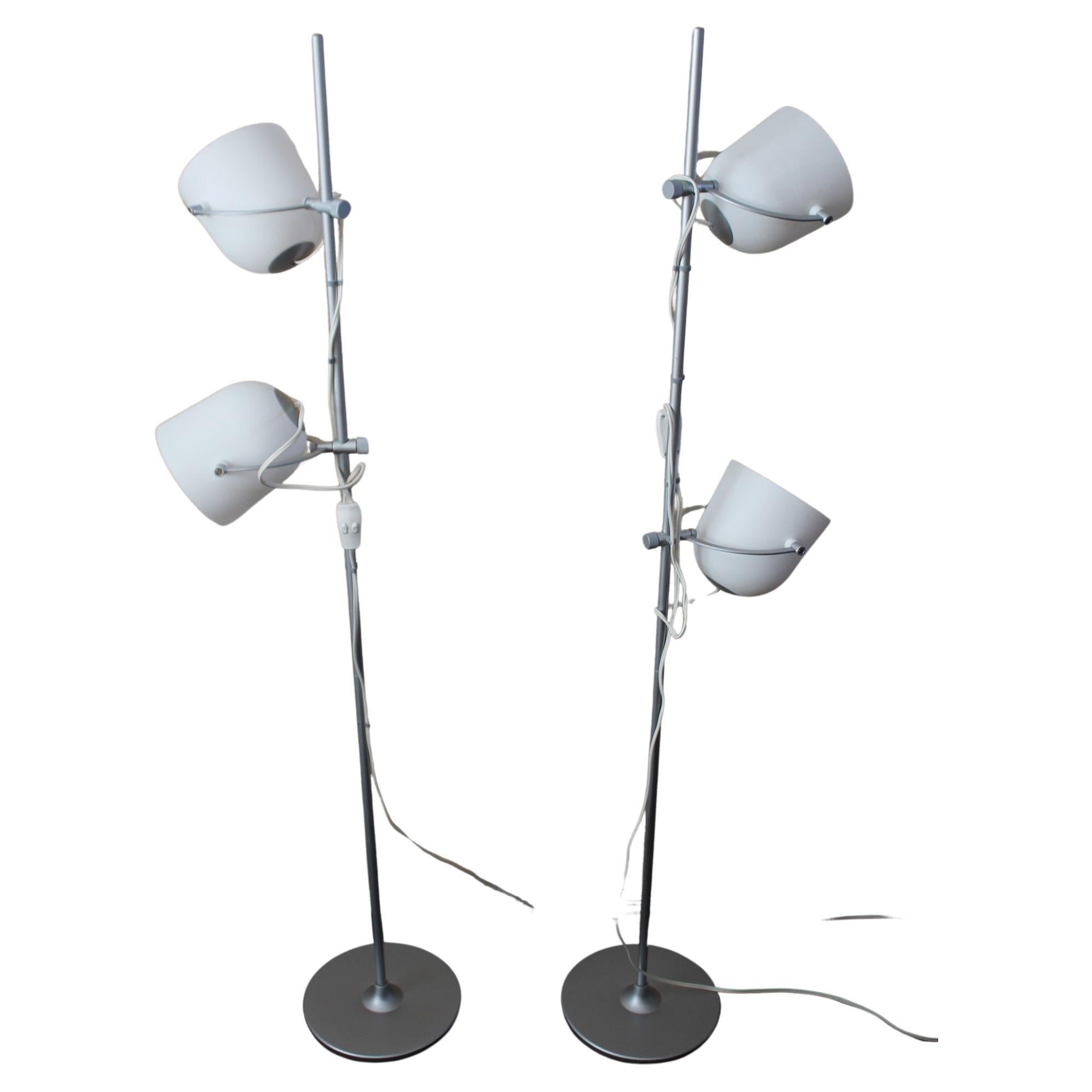 Coppia rara! Lampade da terra articolate svedesi Modern-Decor! Argento Danese in vendita