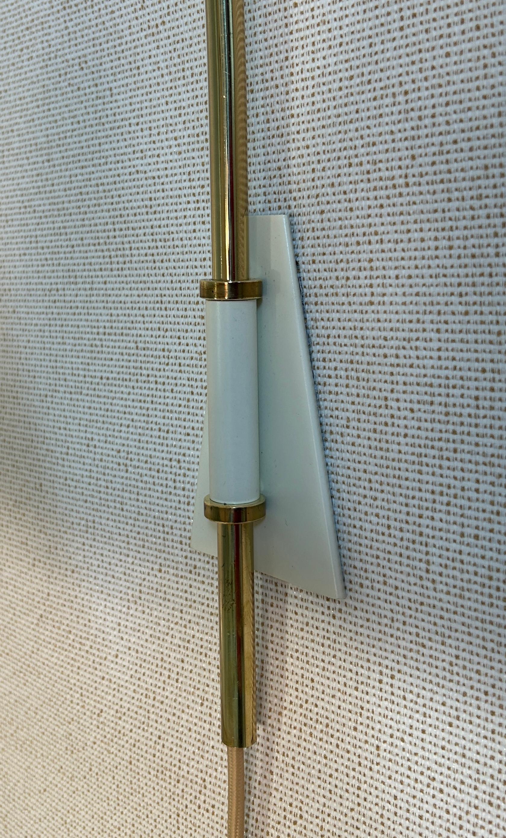 Raro par de lámparas de pared de brazo articulado de Gerald Thurston en venta 1
